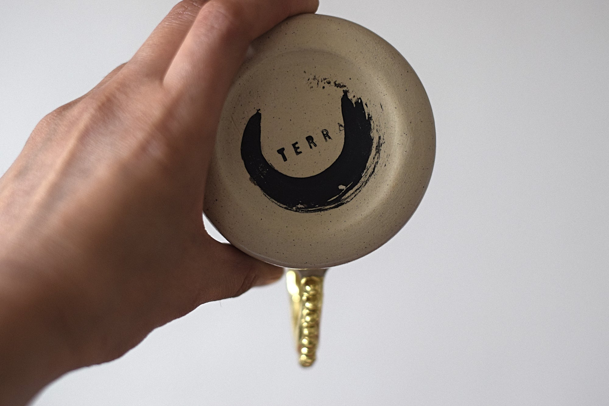 Terra AYA Gold Pearls Handle hrnek 350 ml černý zlato