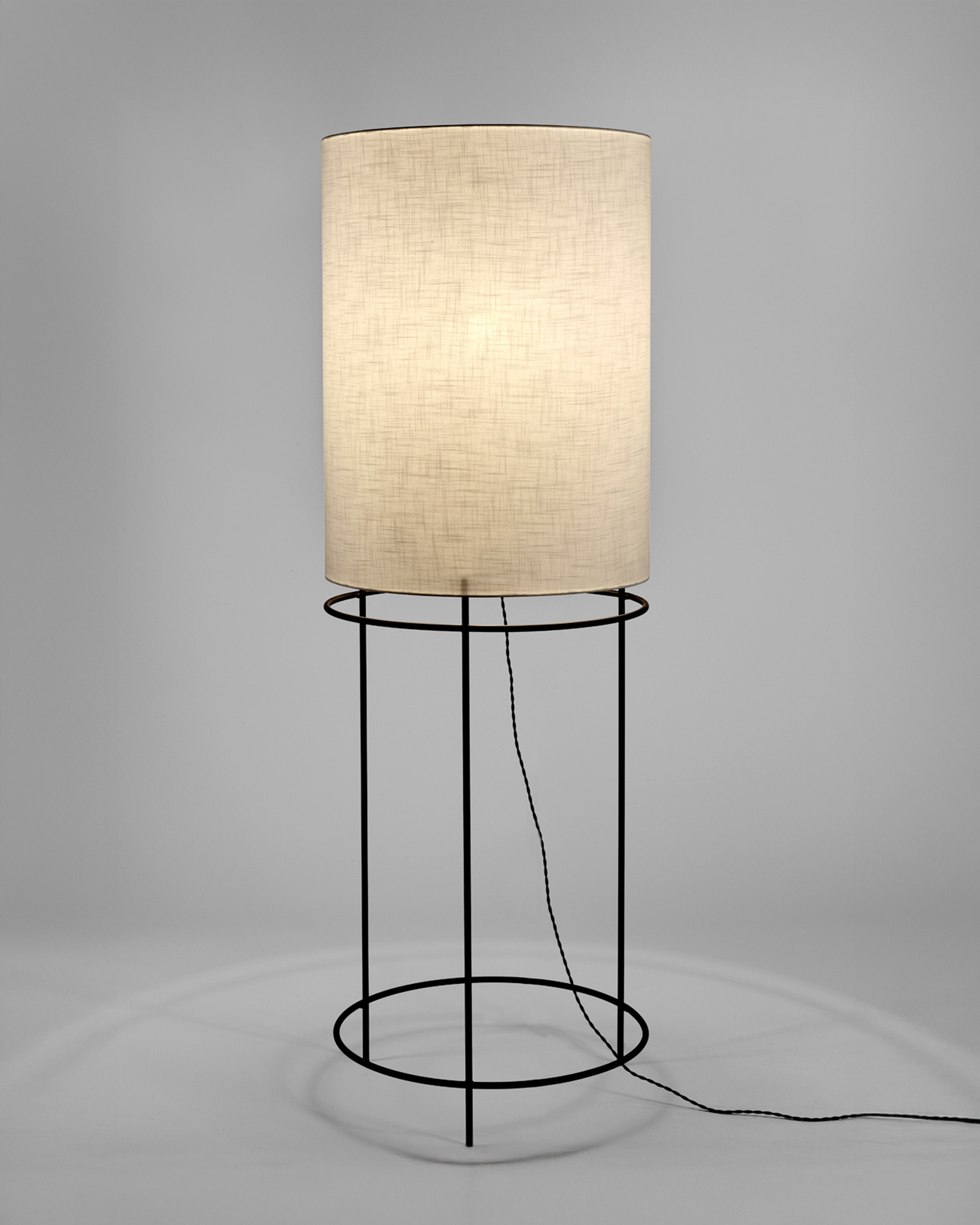 Serax Cylinder 03 stojací lampa černobílá lněná