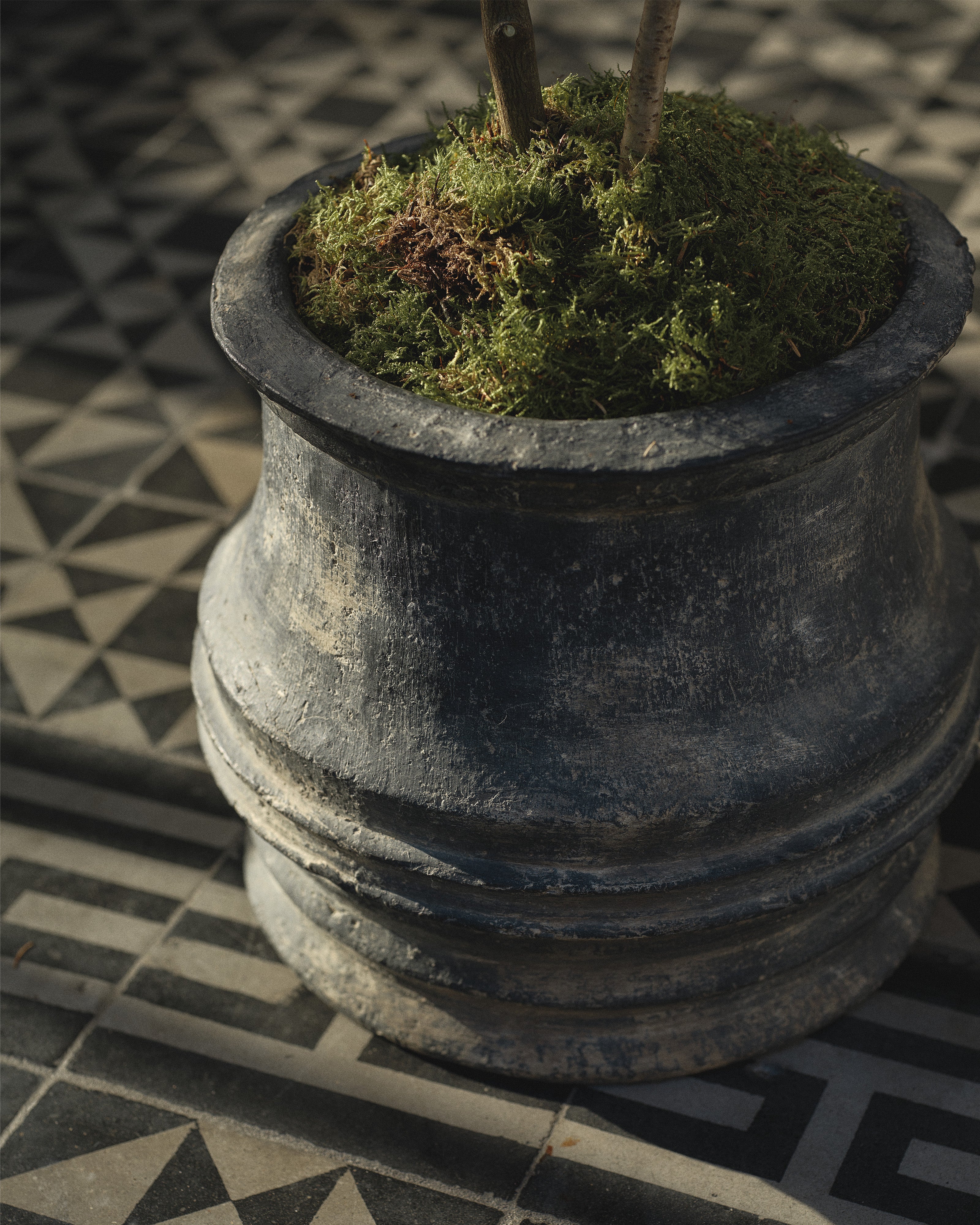 Serax Mesa Planter 01 M květináč černý kamenina