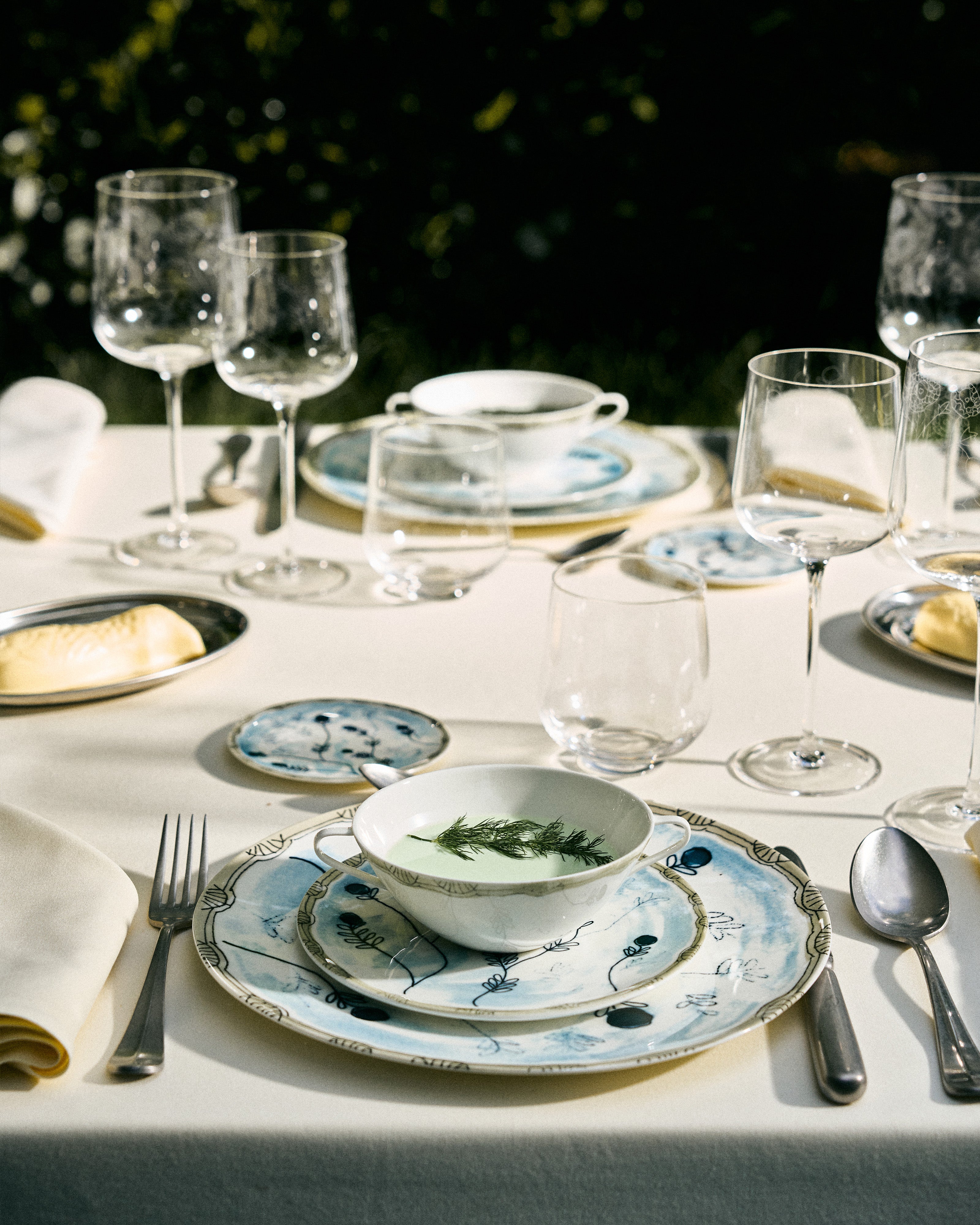 Serax Midnight Flowers Mirtillo polévková miska modrá porcelán