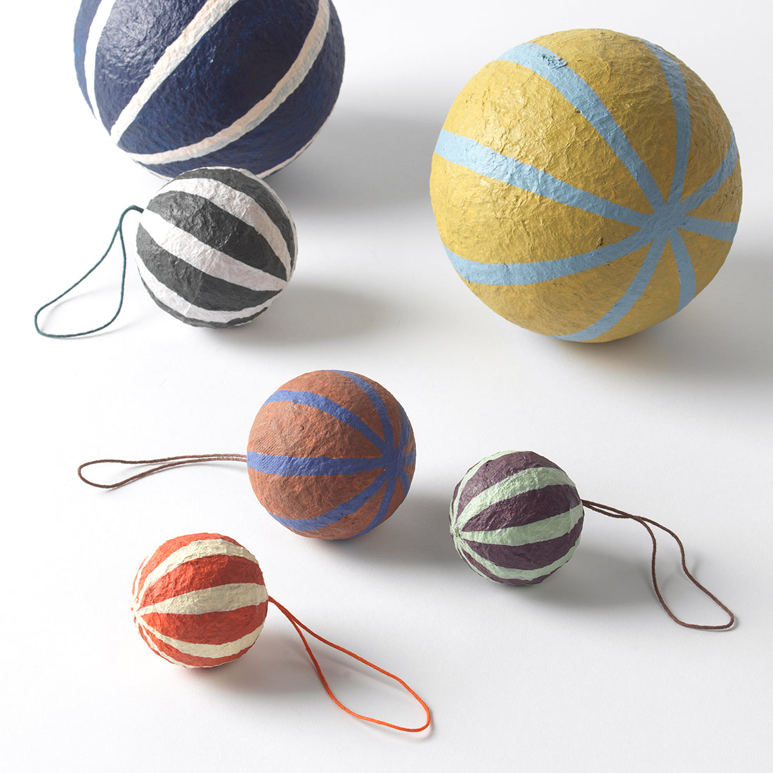 Broste Copenhagen Sphere vánoční baňka L