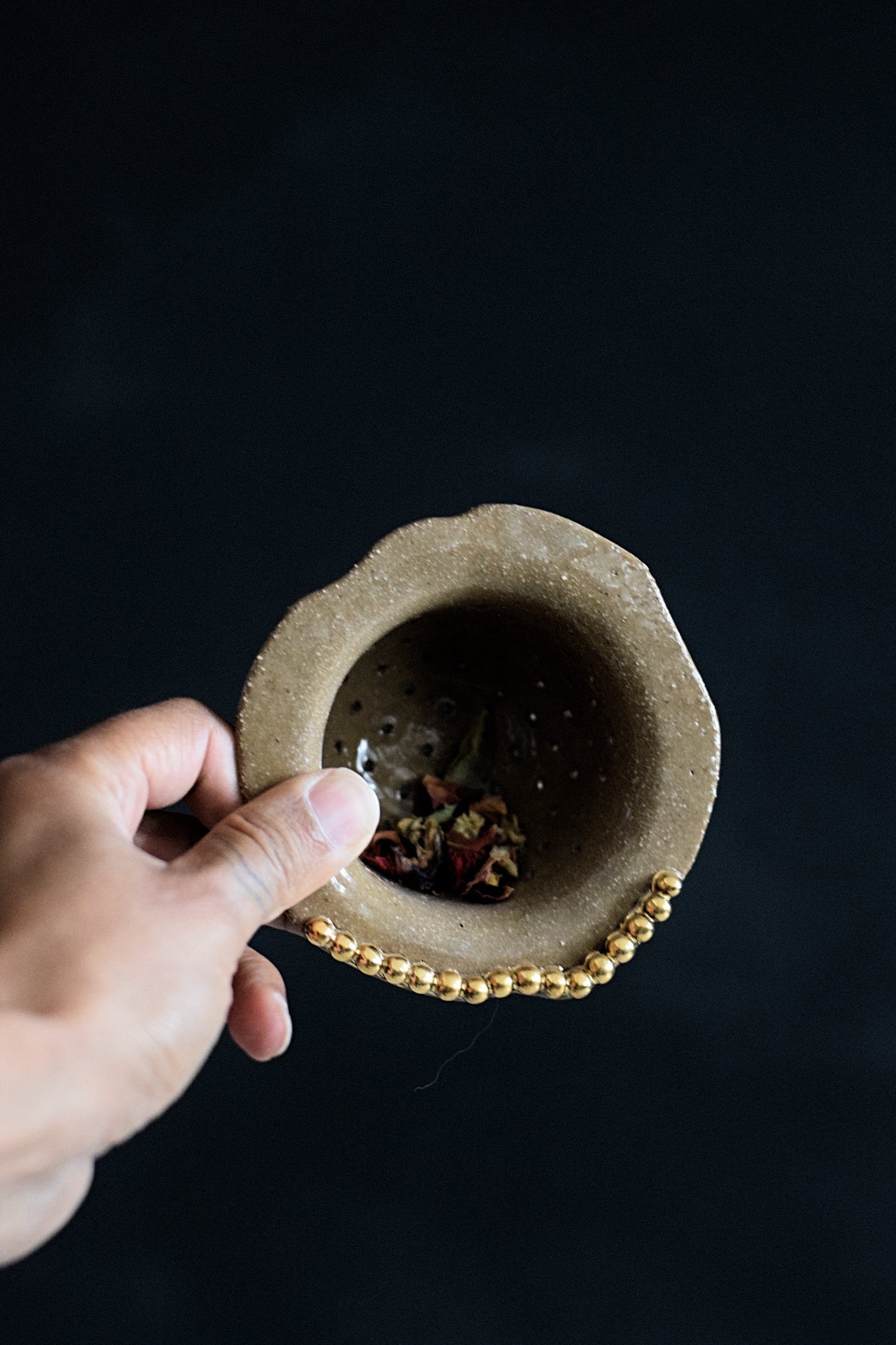 Terra Ceramics Prague Tea sítko na čaj indian summer zlaté perly