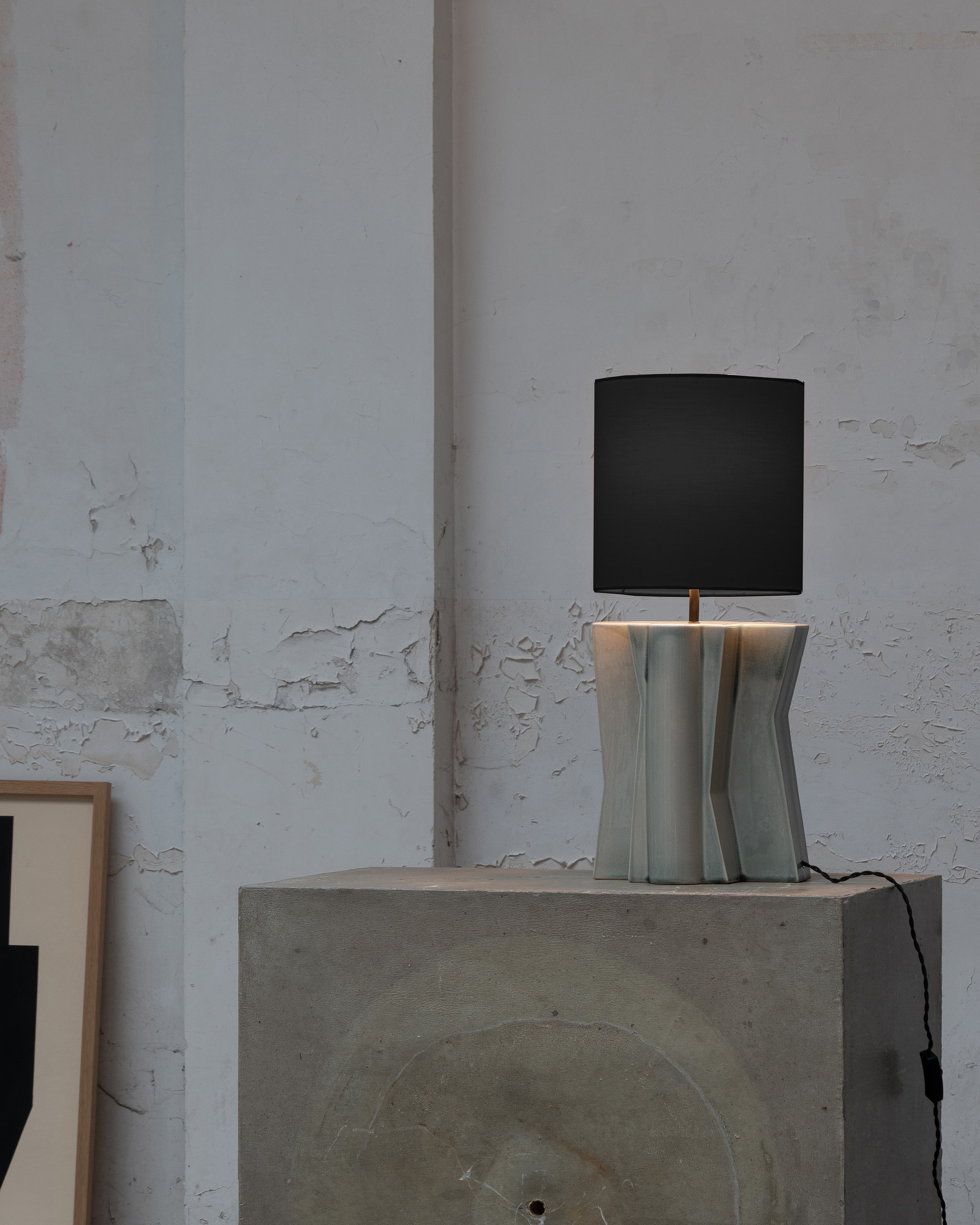 Serax Yucca °2 stolní lampa šedá keramická