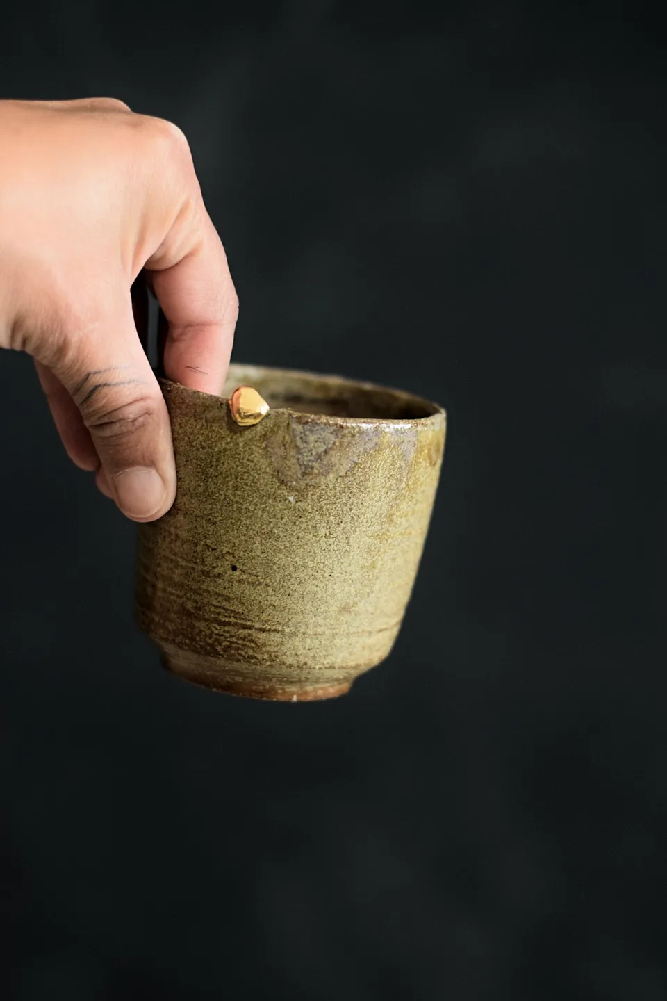 Terra Ceramics Prague Mamatchas šálek zelený 200 ml se zlatem