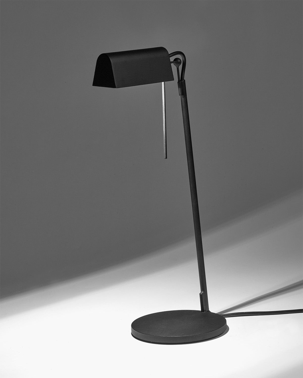 Serax Fold stolní lampa černá ocelová
