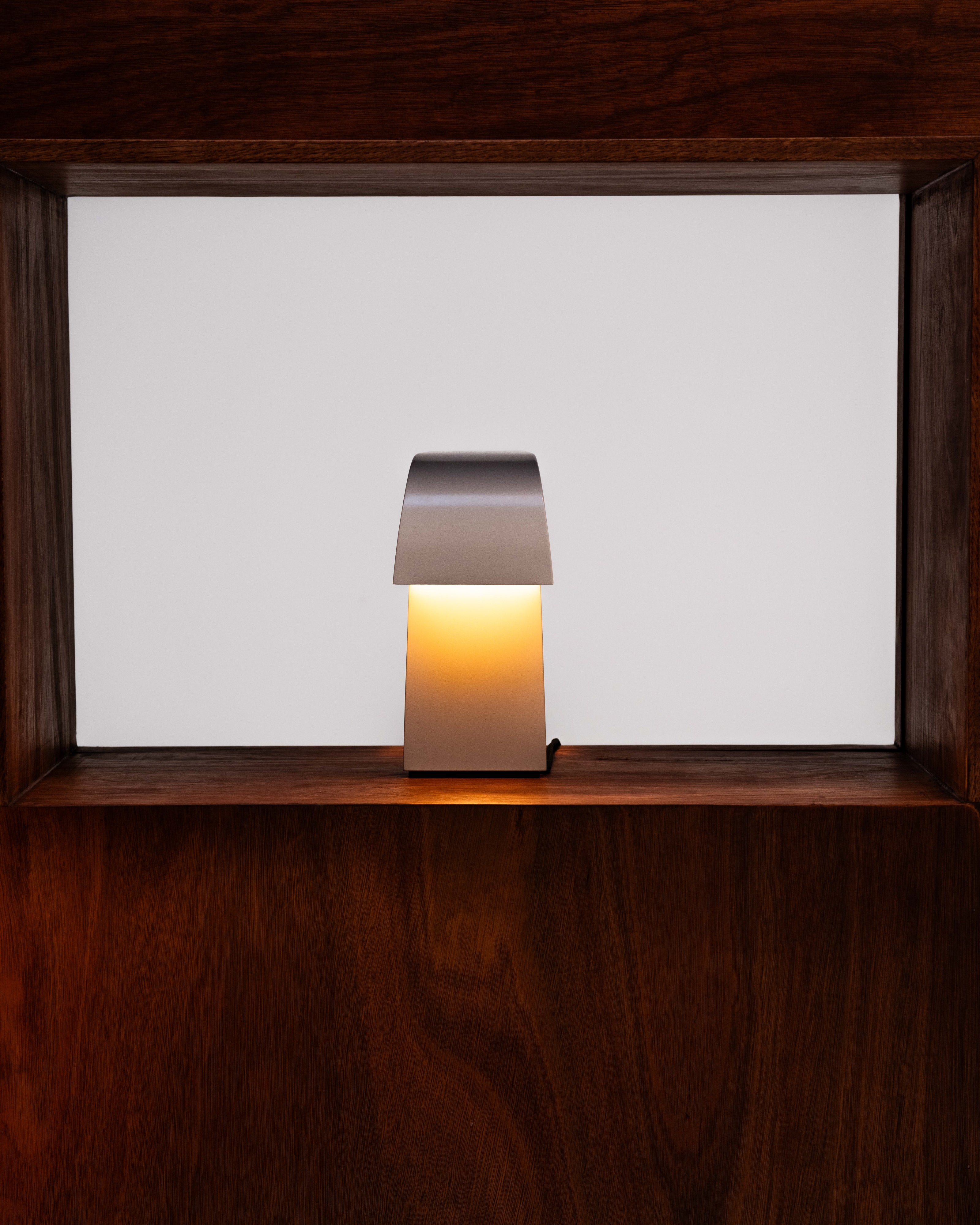 Serax Nizou stolní lampa písková beige kov