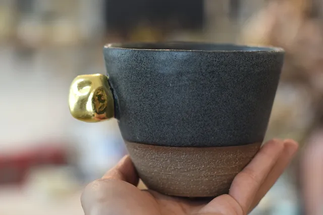 Terra Ceramics Prague BAO Gold rock šálek na kávu 250 ml černý