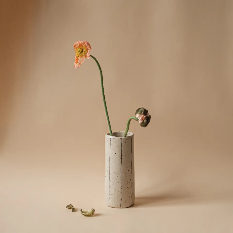 Engoba Linka váza Tečkovaná hlina minimalistická