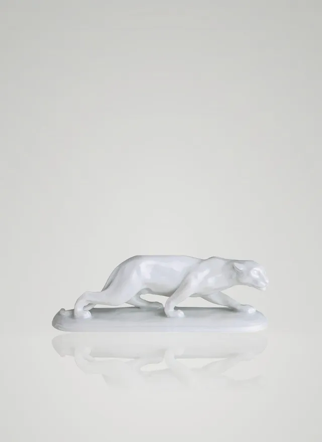 Augarten Panther creeping porcelánová figurka bílá ruční výroba