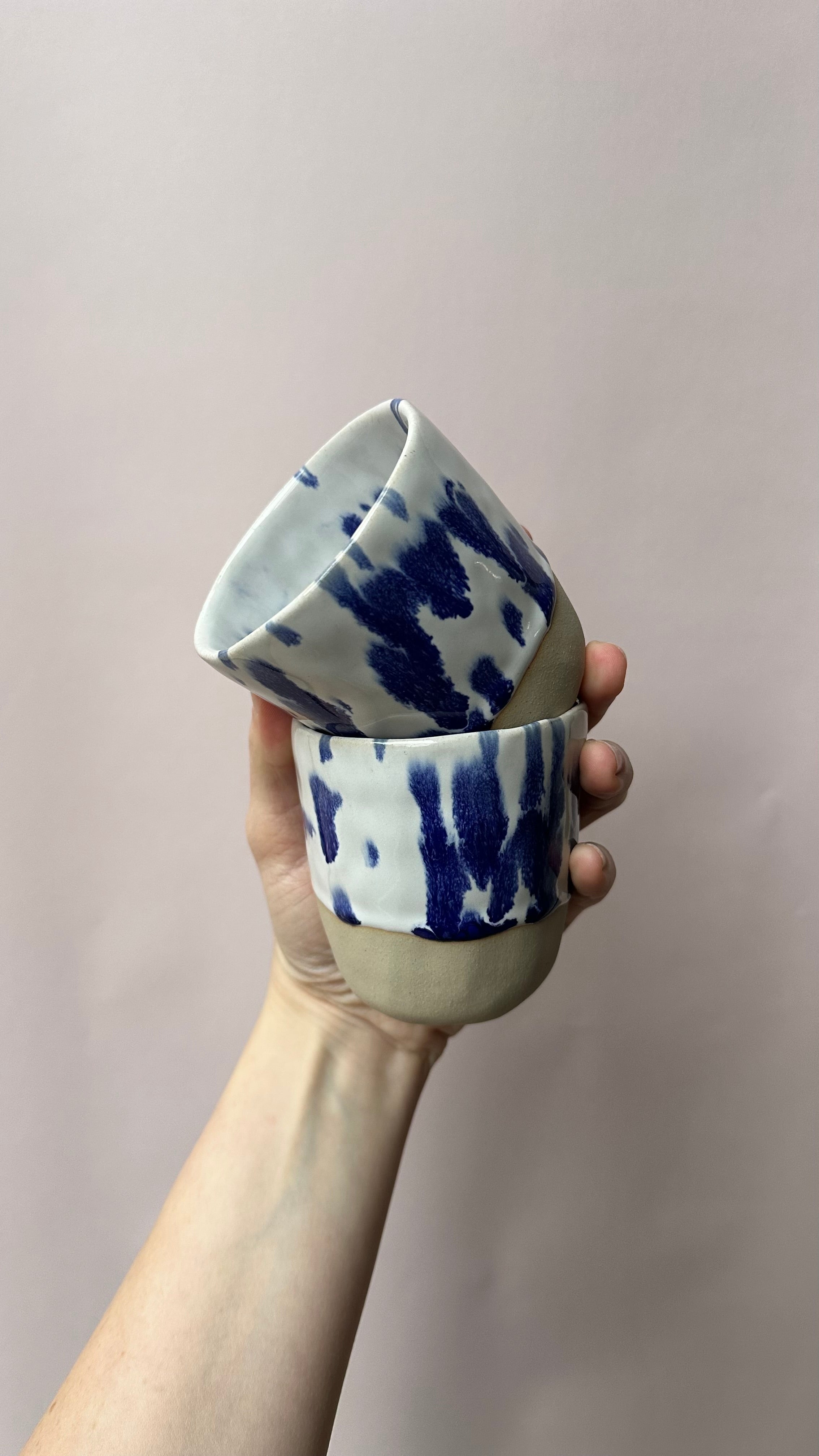 Engoba Sněžná borůvka hrnek 215 ml modrá