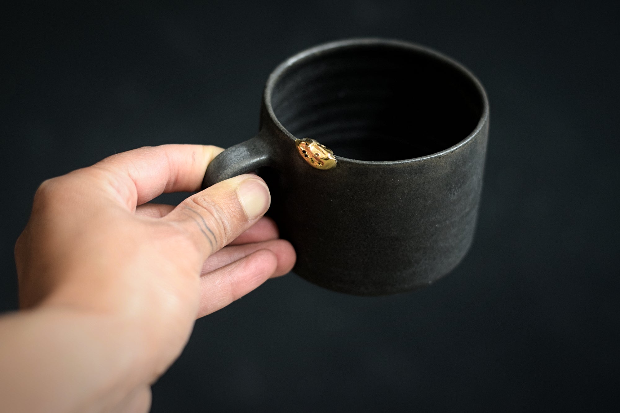 Terra Ceramics Chimchims La petite cheminée hrnek 300 ml charcoal
