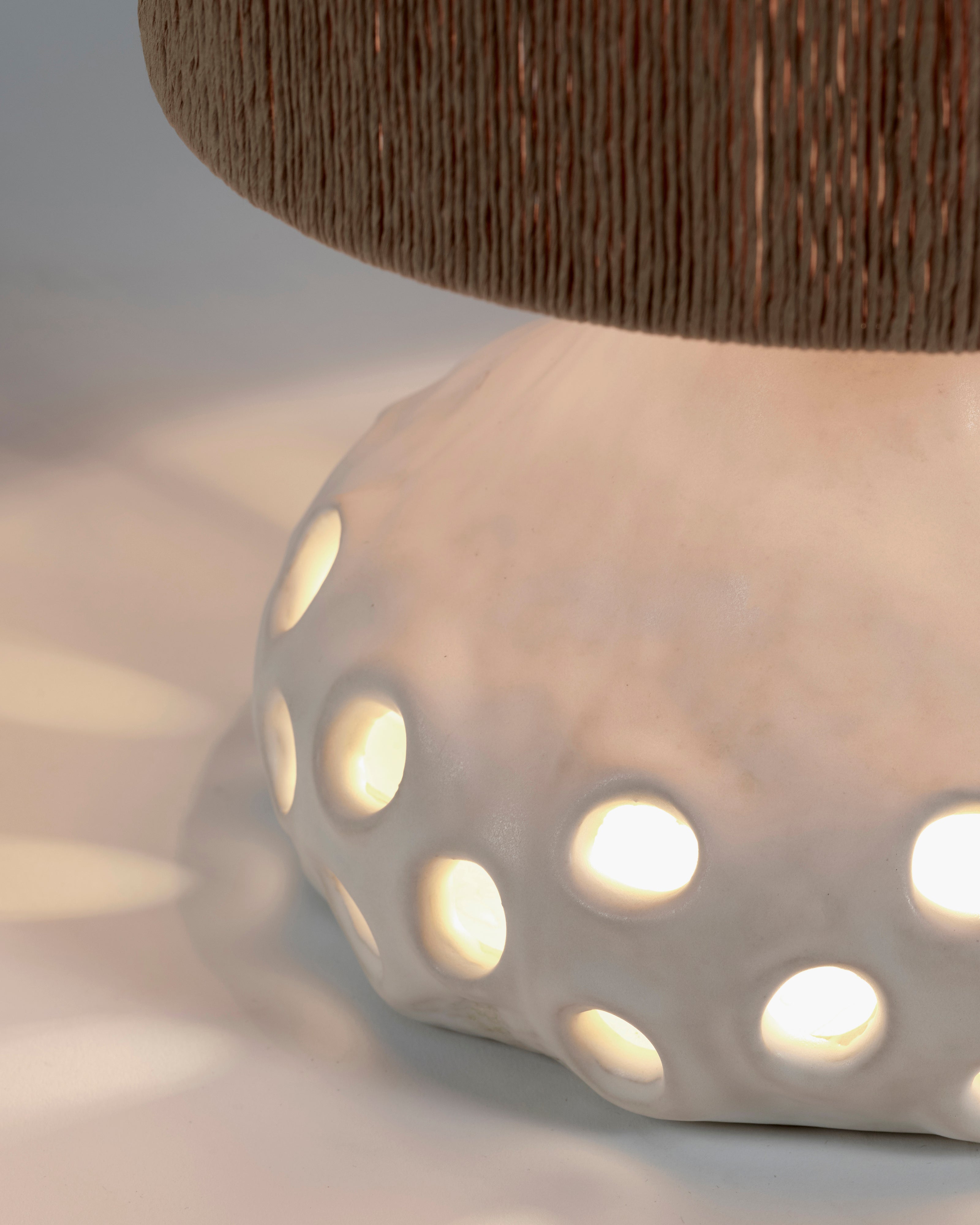 Serax Oya 01 stolní lampa hnědá keramická