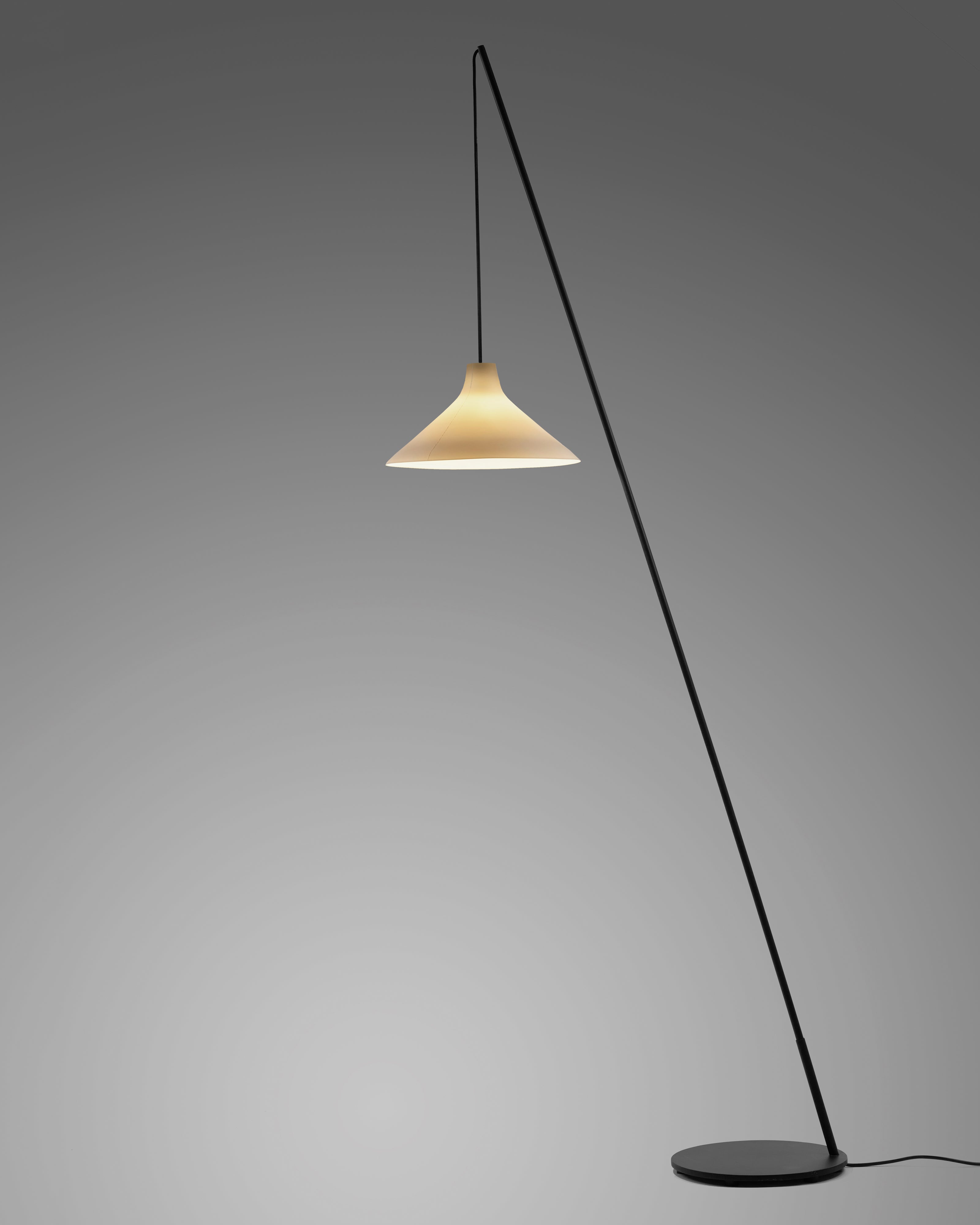 Serax Seam stojací lampa bílá porcelánové stínidlo