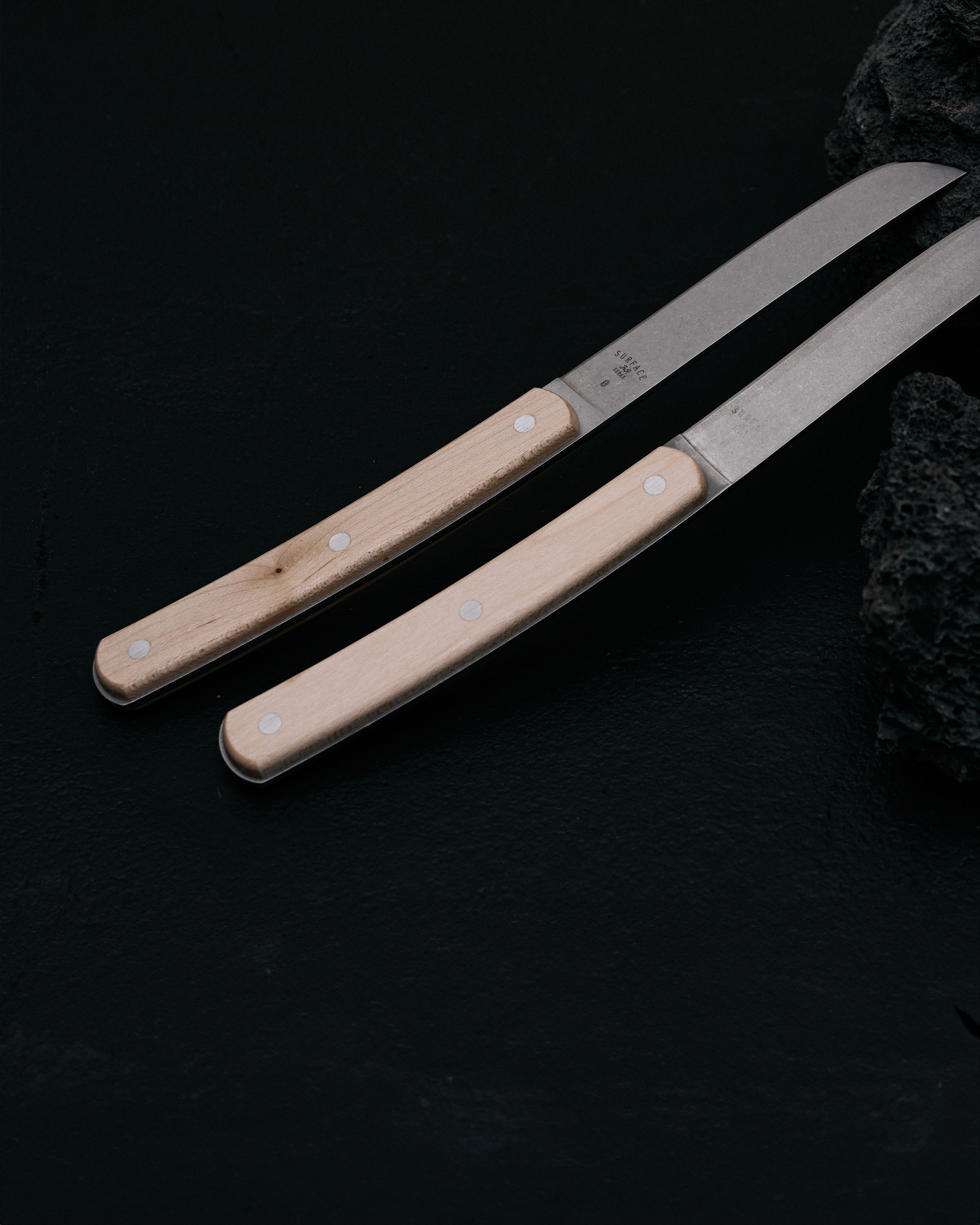 Serax Surface steakový nůž ocelově šedý dřevěný