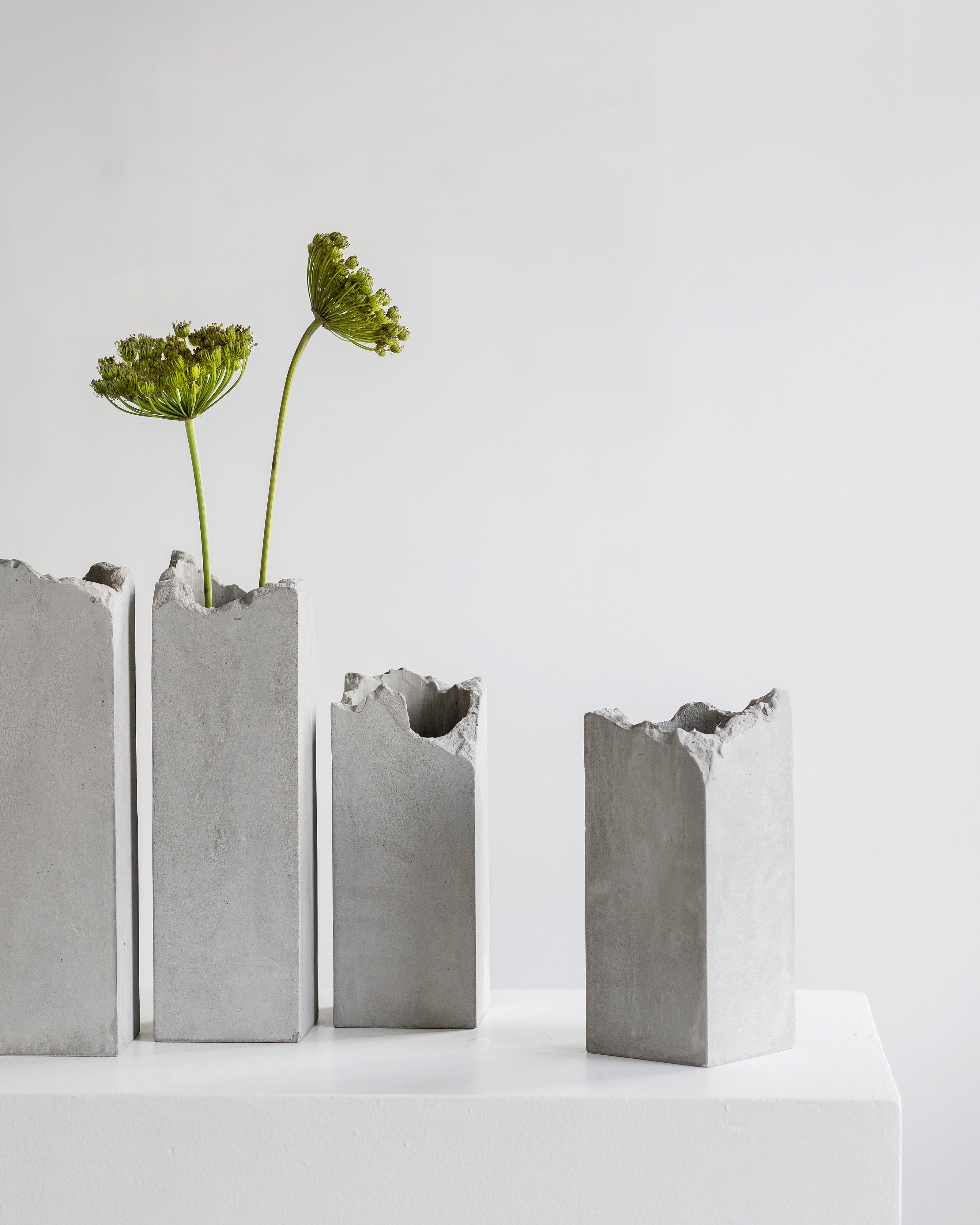 Serax Broquaine Vase L concrete váza šedá beton