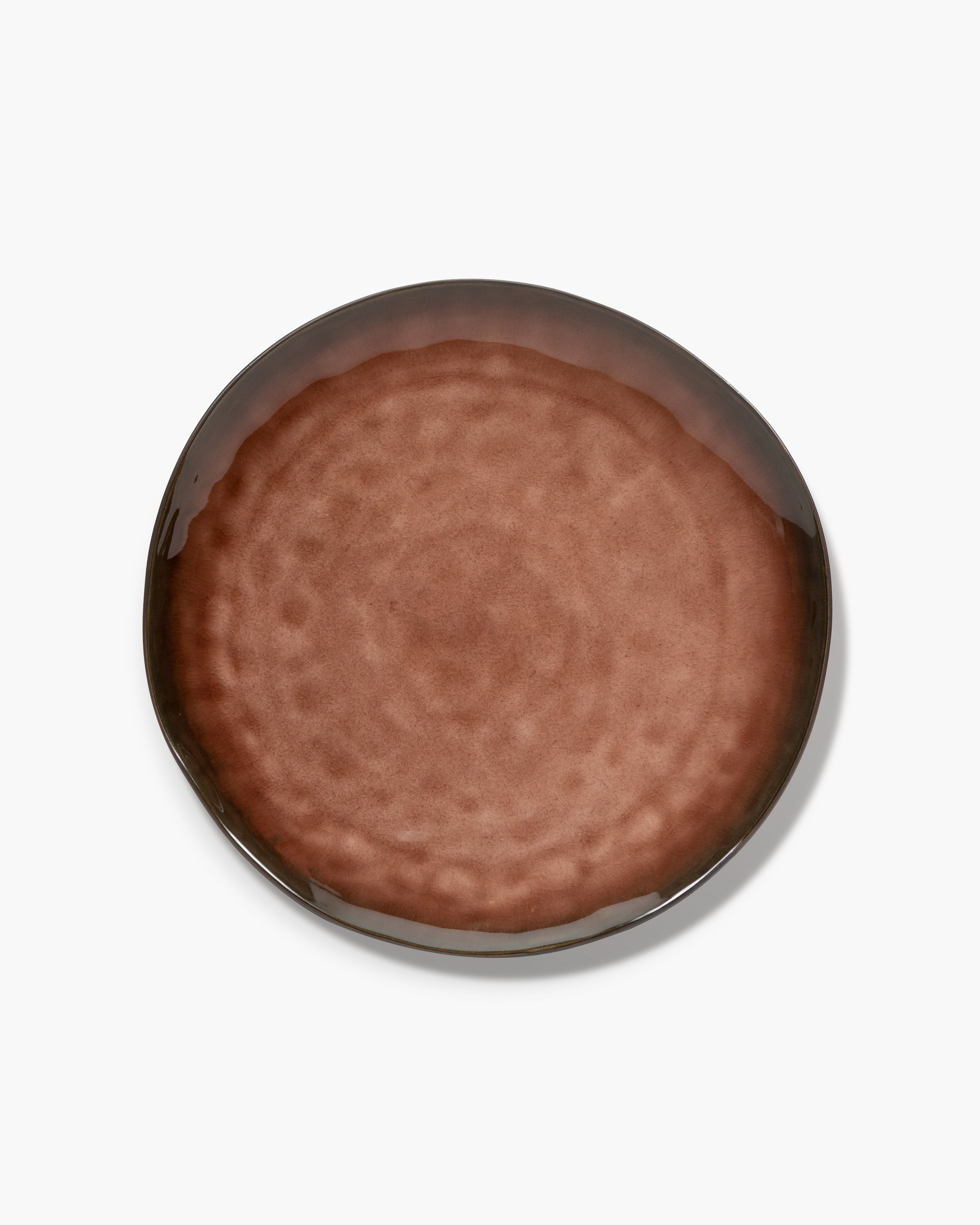 Serax Pure servírovací talíř hnědý kameninový