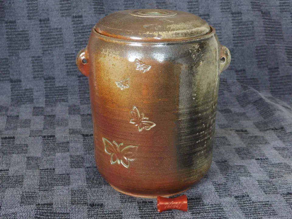 ARTkeramika Shino ash butterfly pickles nádoba na kvašení