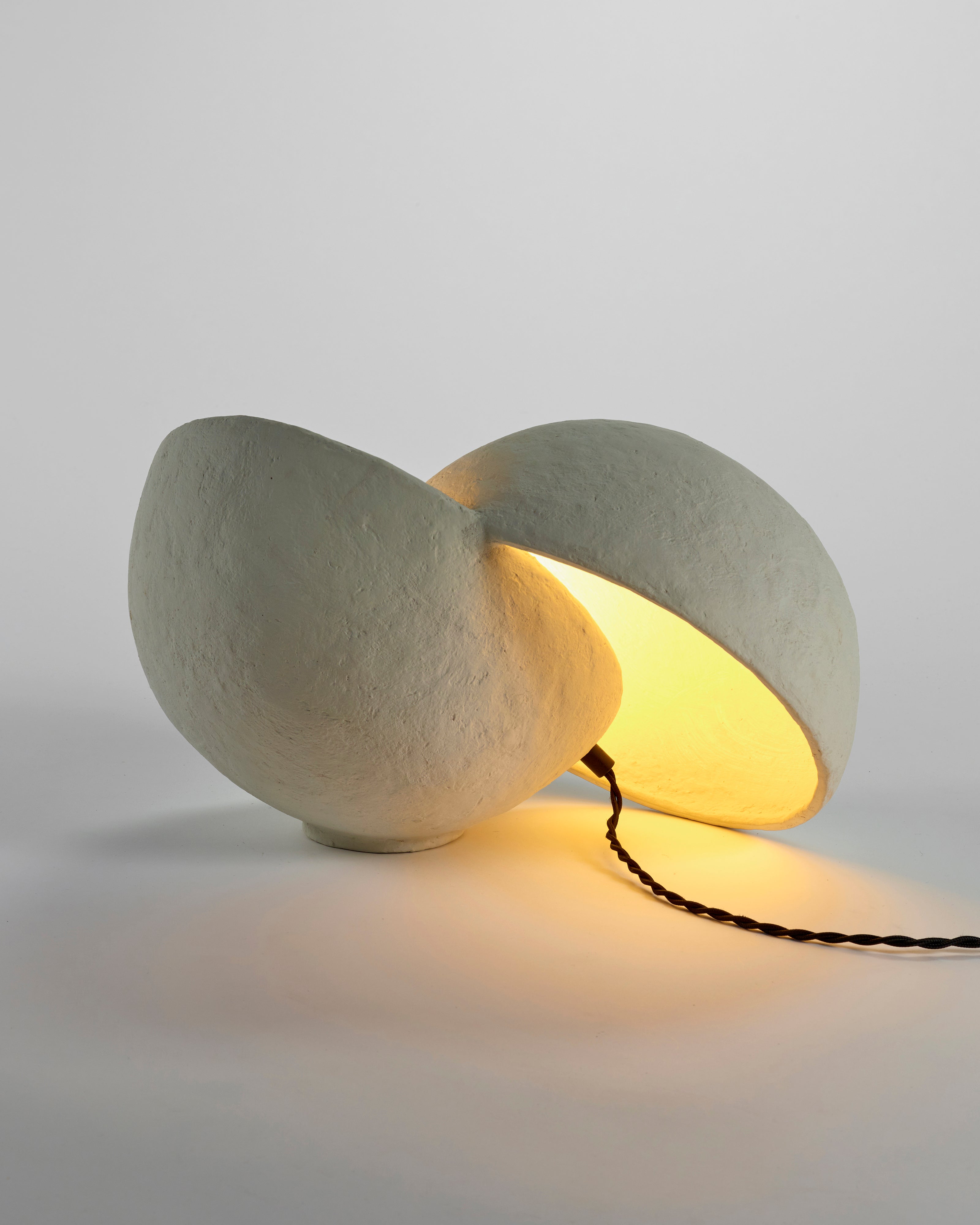 Serax Earth L stolní lampa bílá papír-mašé