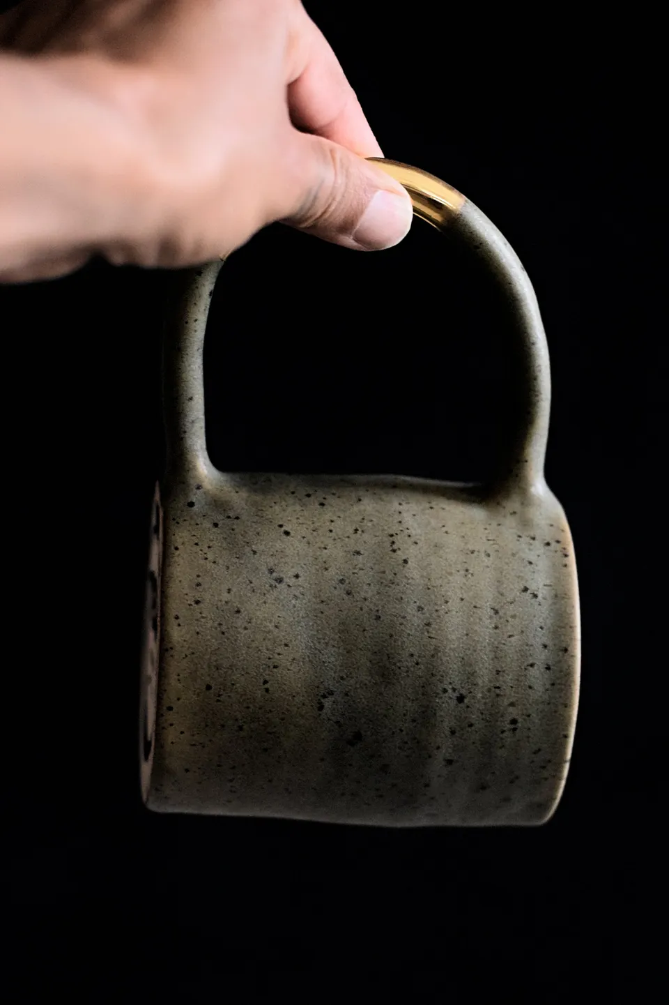 Terra Ceramics Prague Aya Moss green hrnek 400ml zlatá rukojeť