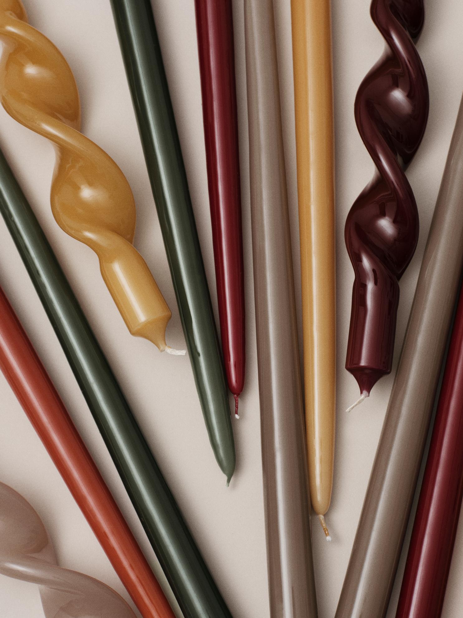 Broste Copenhagen Smooth Glossy Taper Candle kónická svíčka
