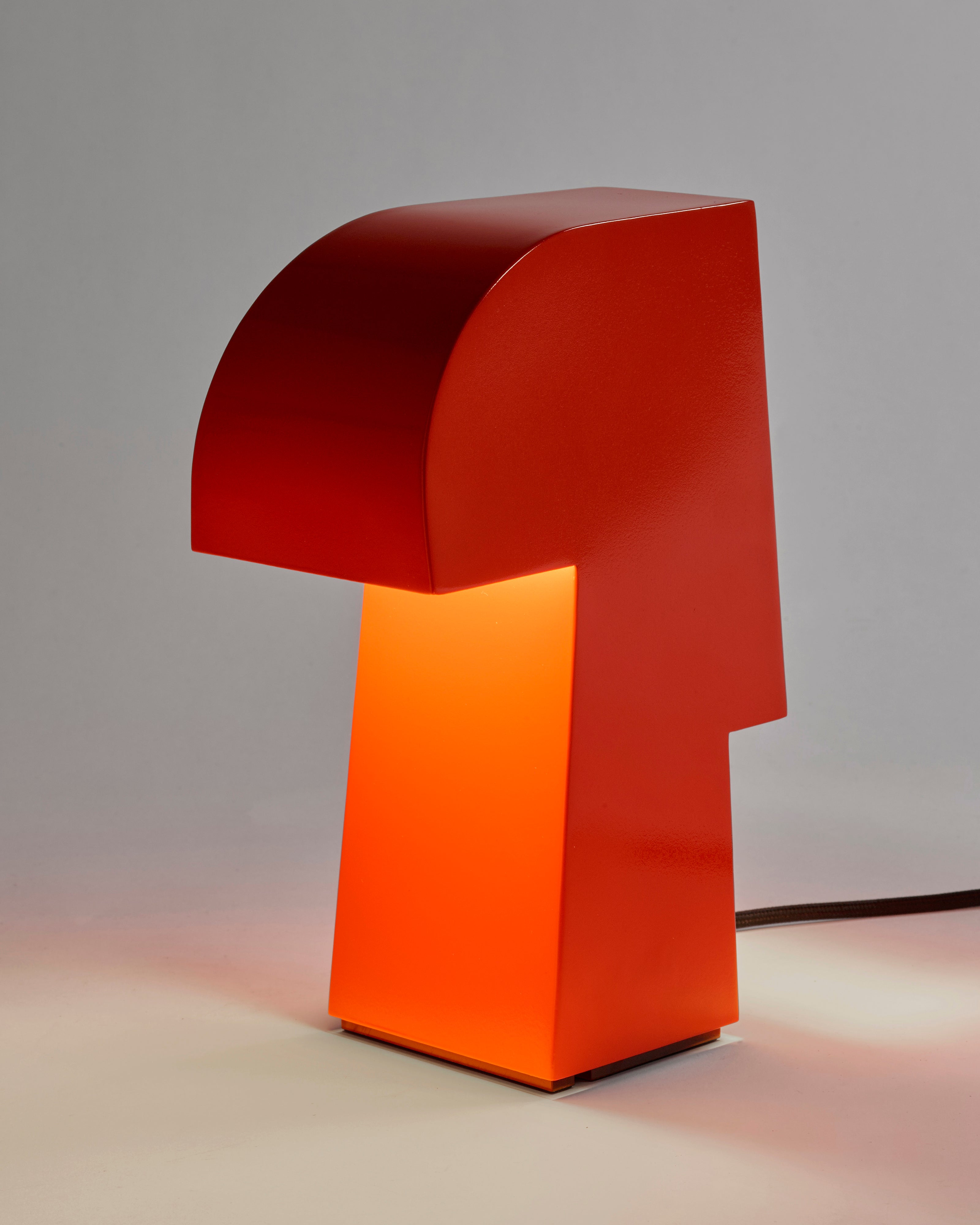 Serax Nizou stolní lampa červená kovová