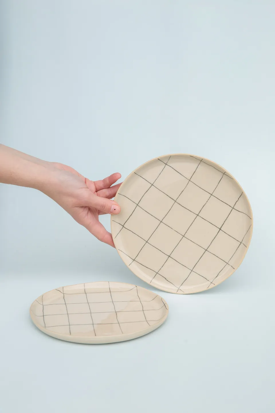 Engoba Světlá mřížka talíř 22 cm keramika
