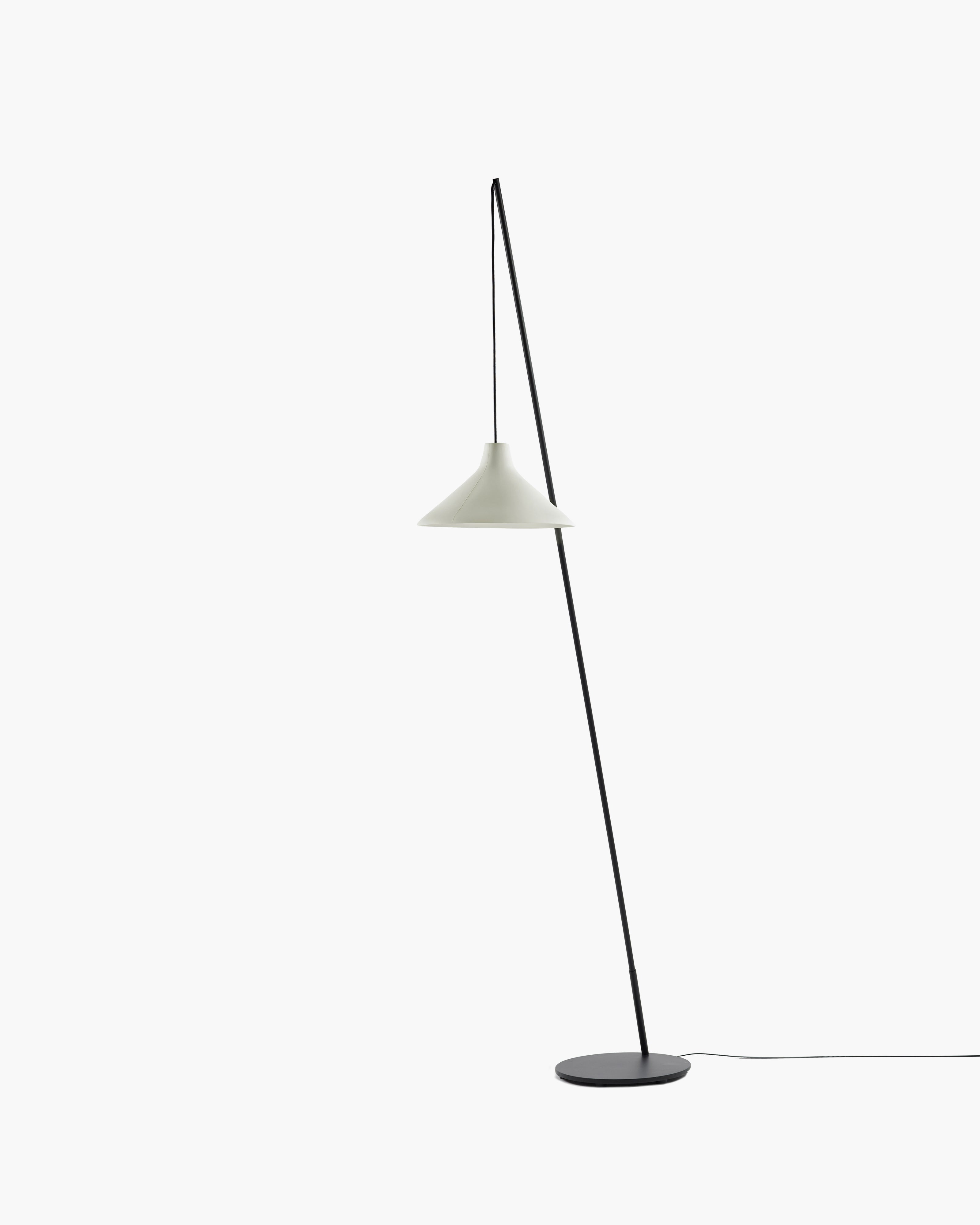 Serax Seam stojací lampa bílá porcelánové stínidlo