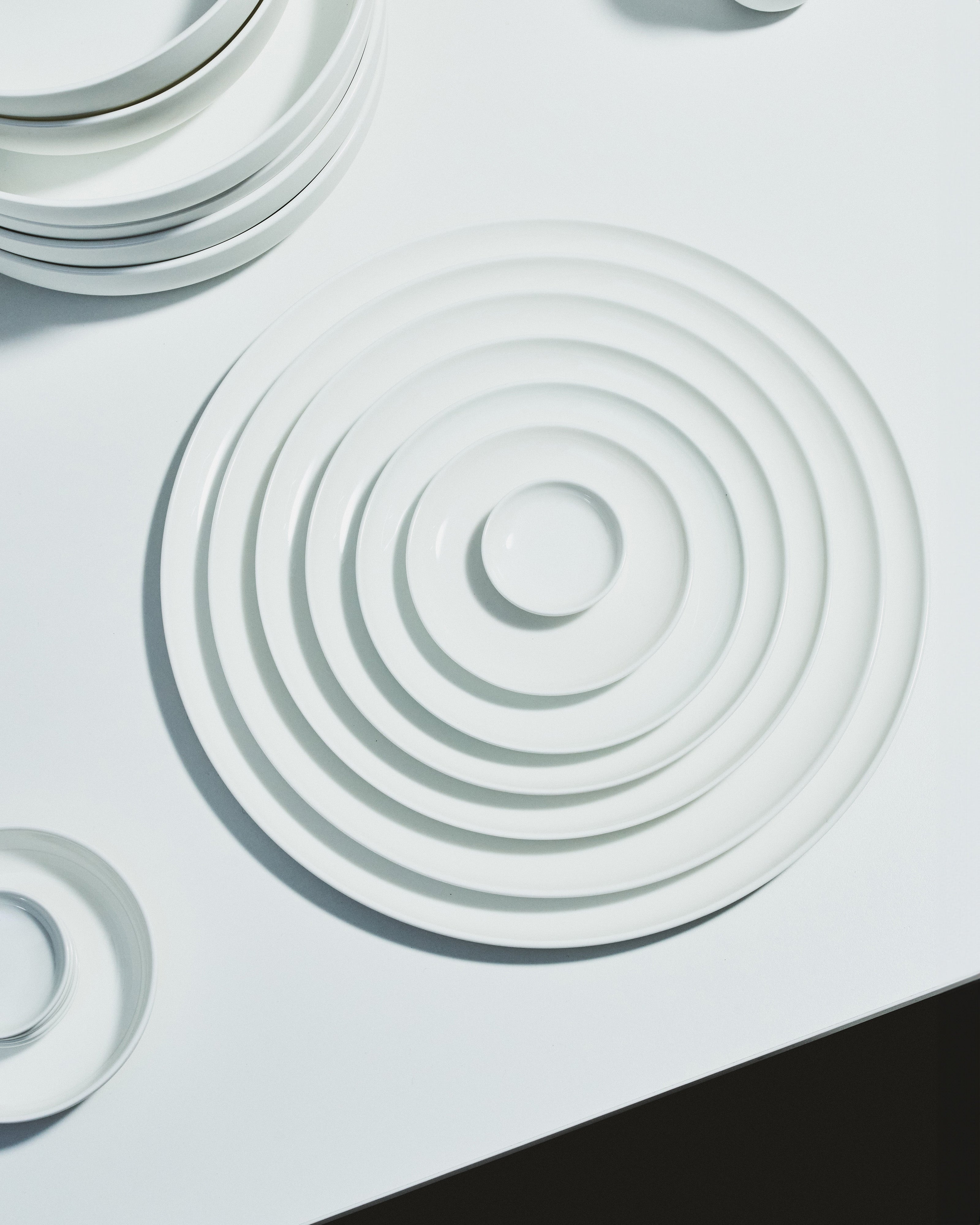 Serax Base nízký jídelní talíř bílý porcelánový