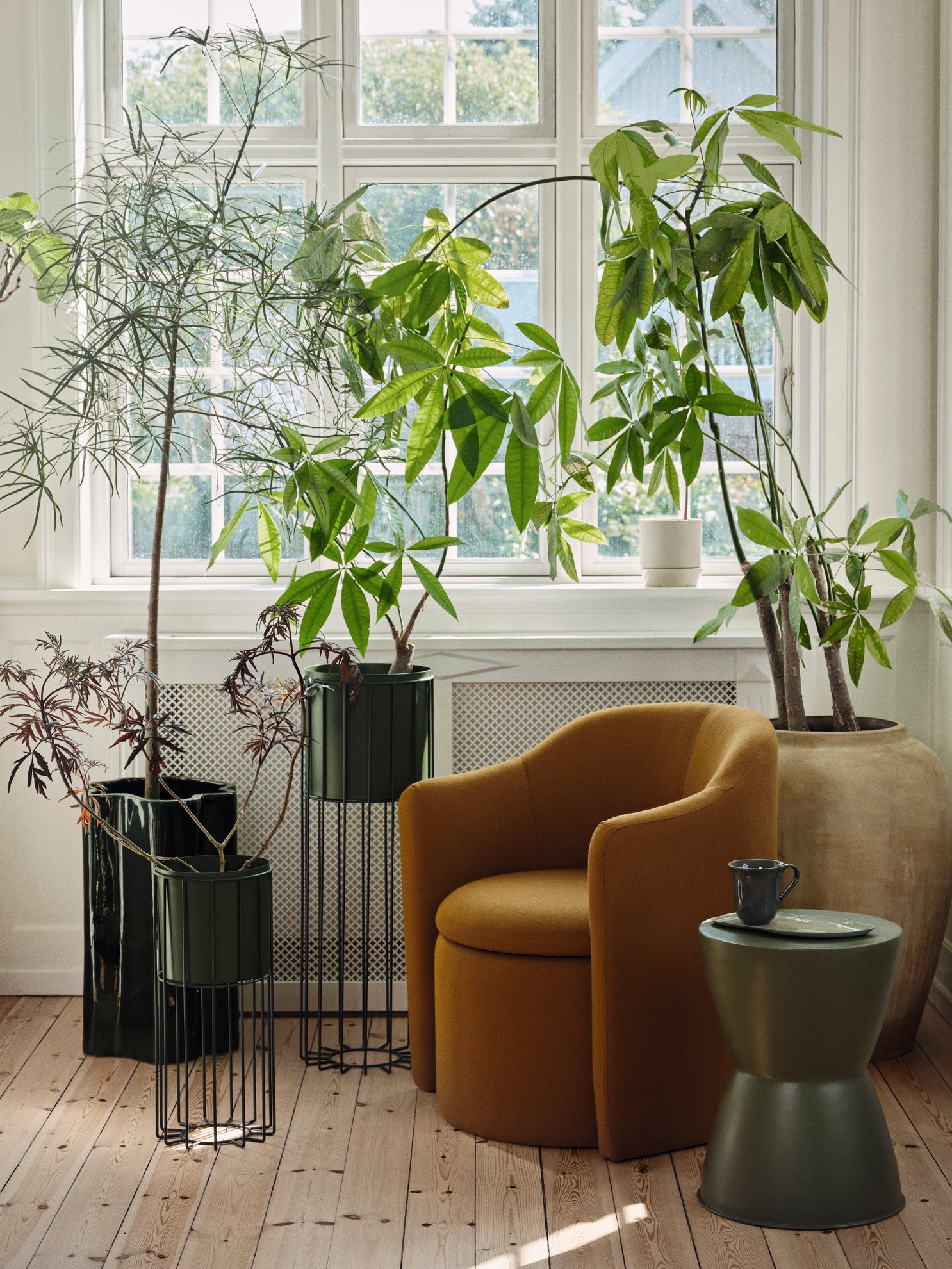 Broste Copenhagen Fenja Flowerpot with Stand květináč