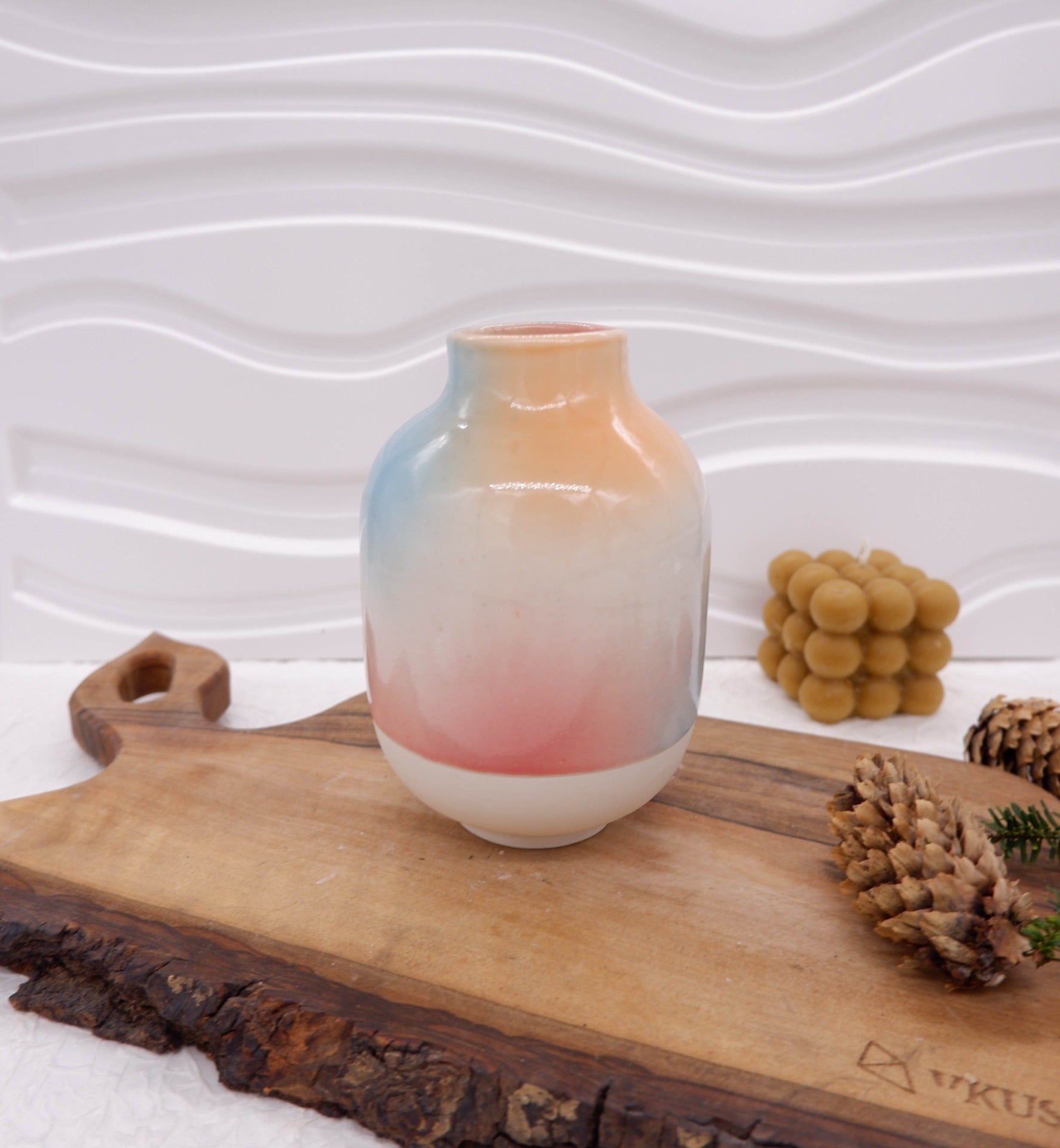 VKUSE Calla Duha II váza M 14 cm barevná