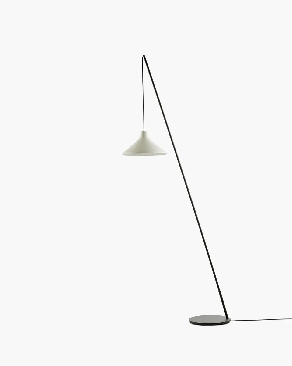 Serax Seam stojací lampa bílá porcelánové stínidlo