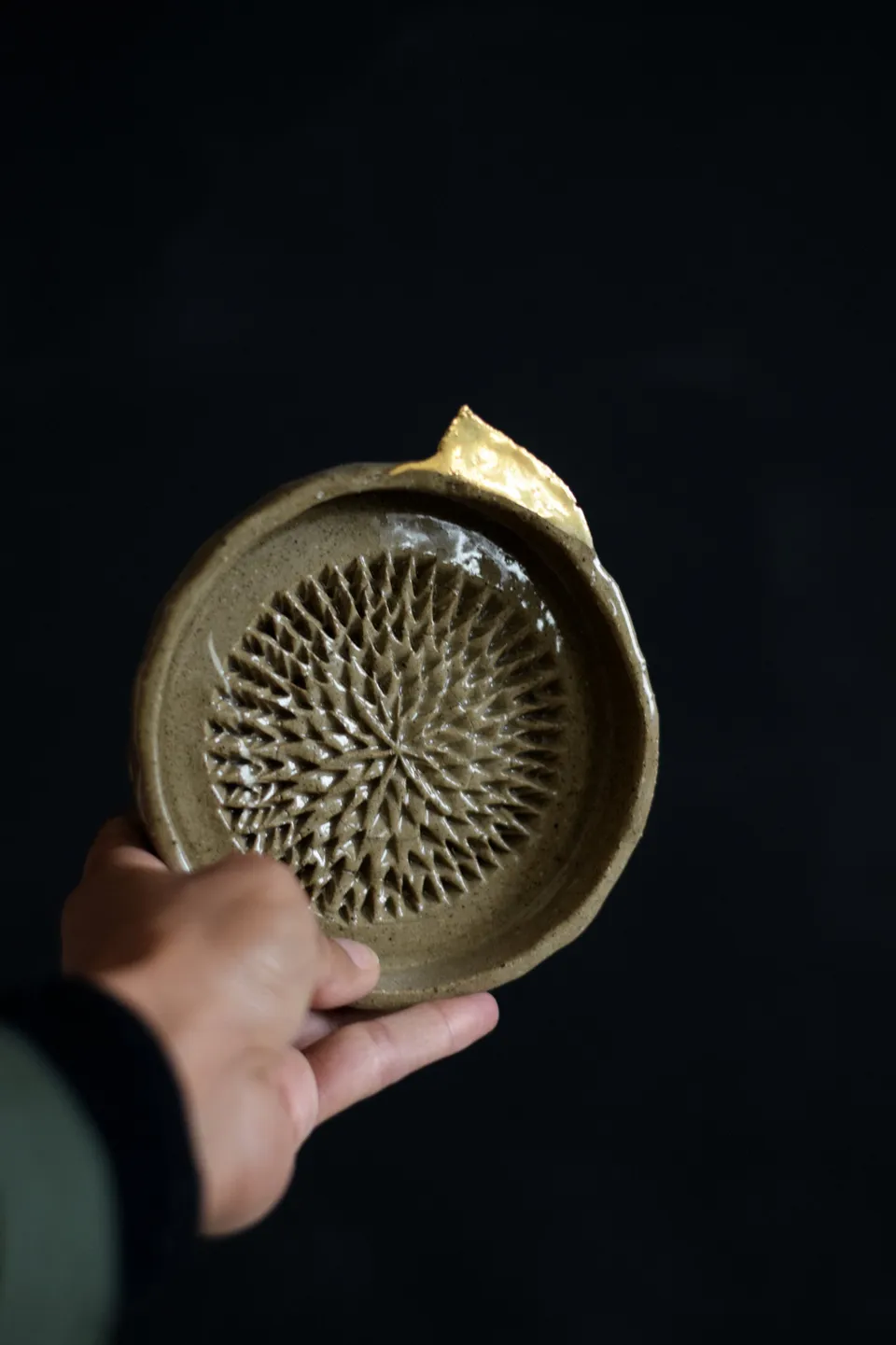 Terra Ceramics Gali struhadlo na česnek Indian summer zlato