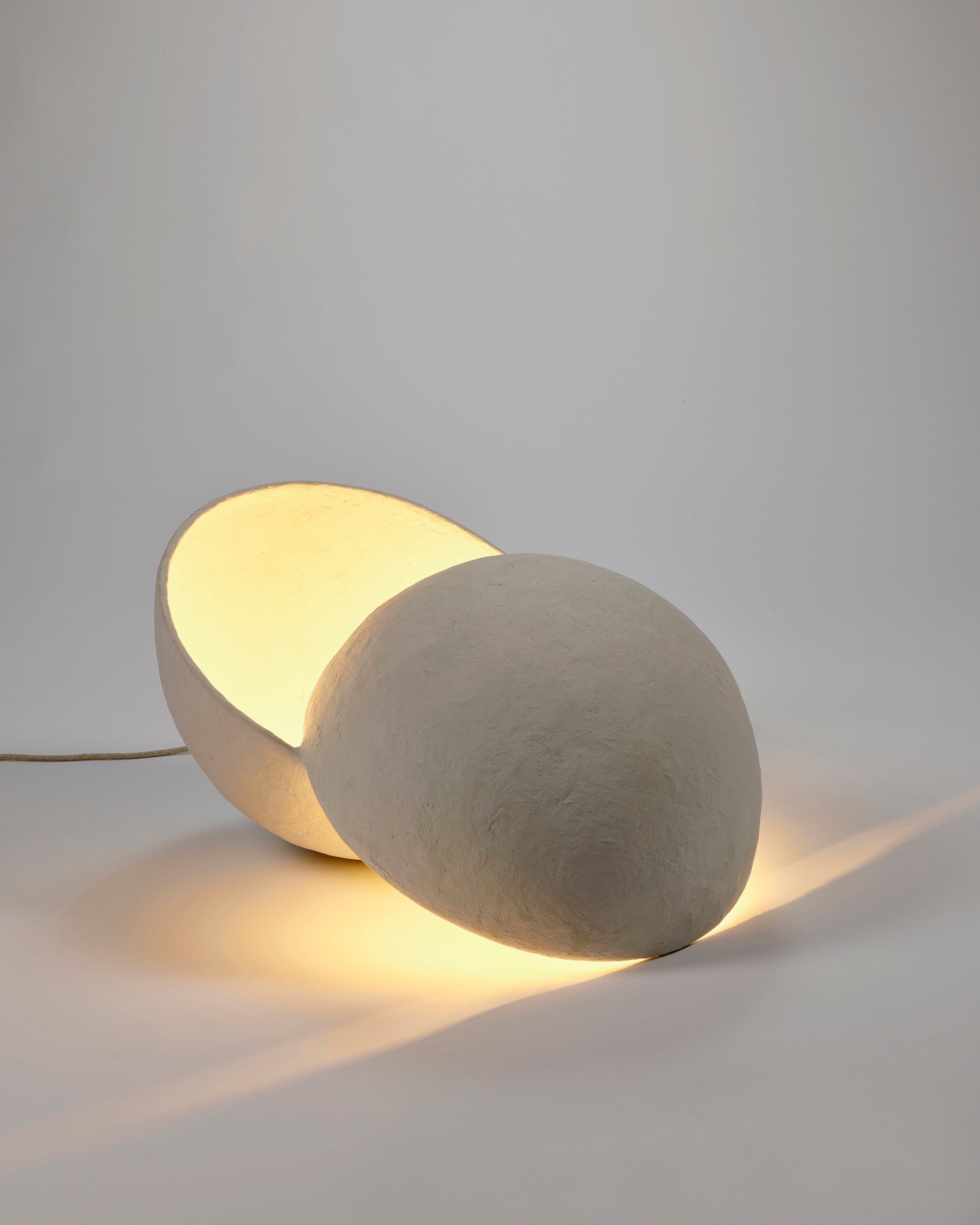 Serax Earth stojací lampa L bílá papírová