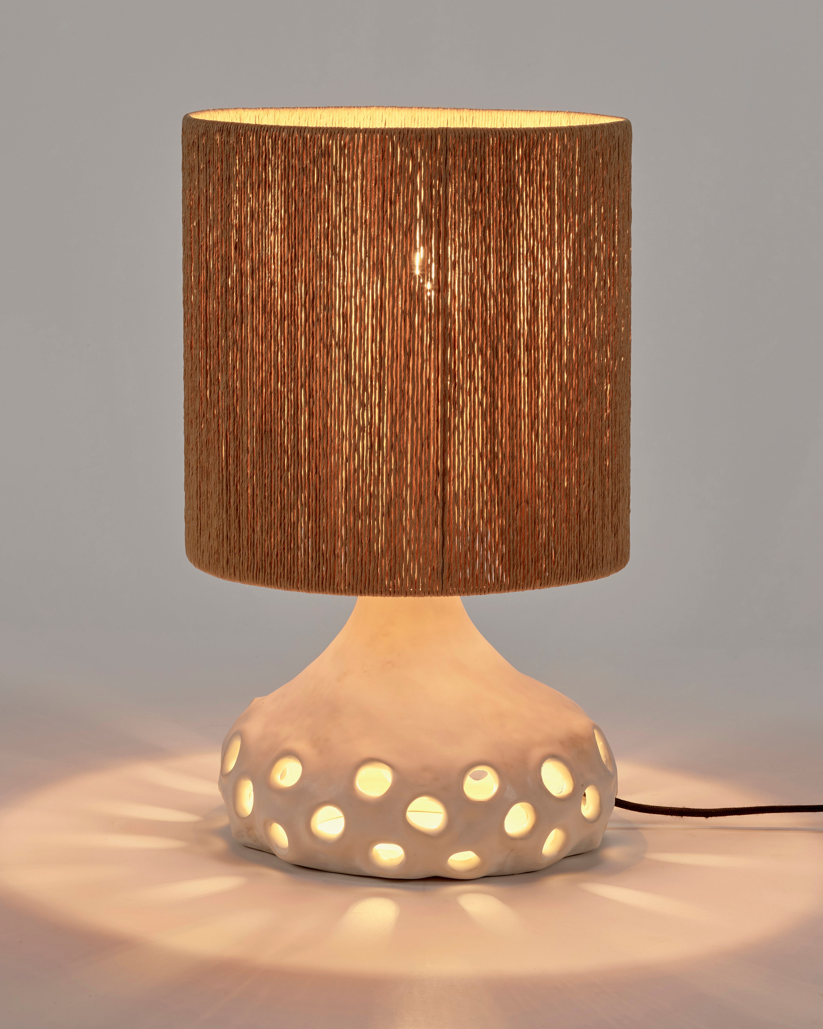 Serax Oya 01 stolní lampa hnědá keramická