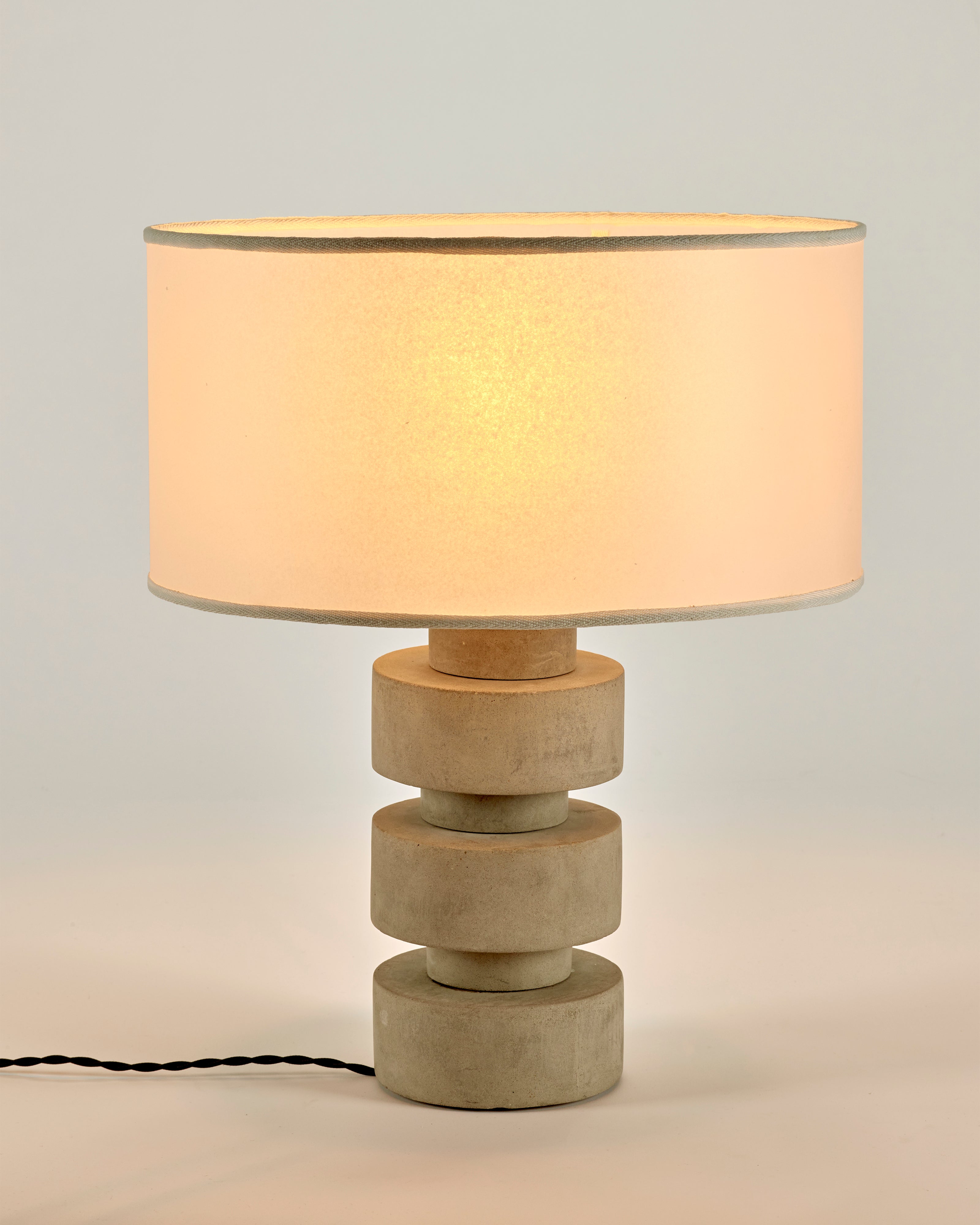 Serax Disc betonová stolní lampa šedá