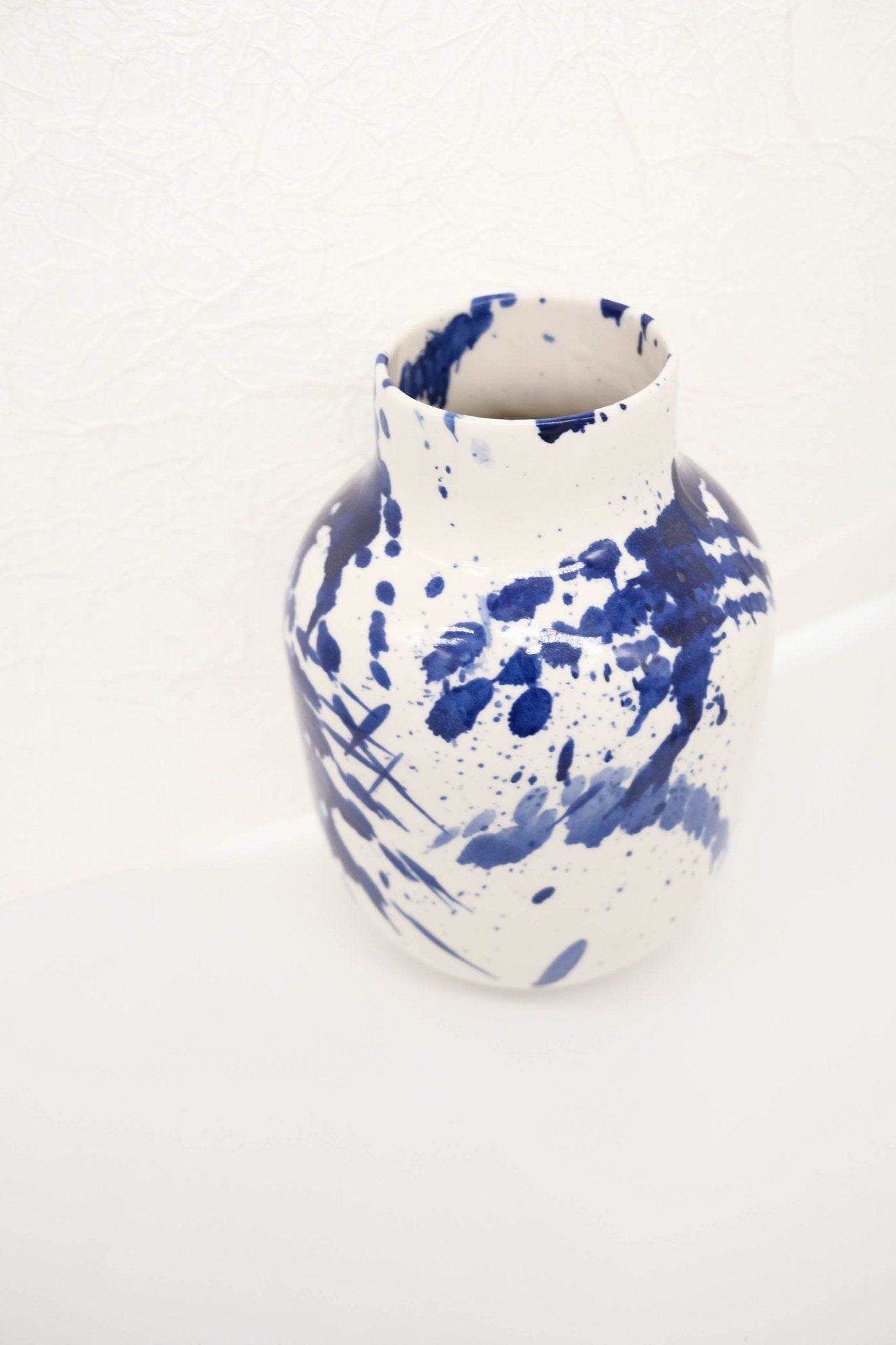VKUSE Calla Kobalt váza XL 27 cm porcelánová