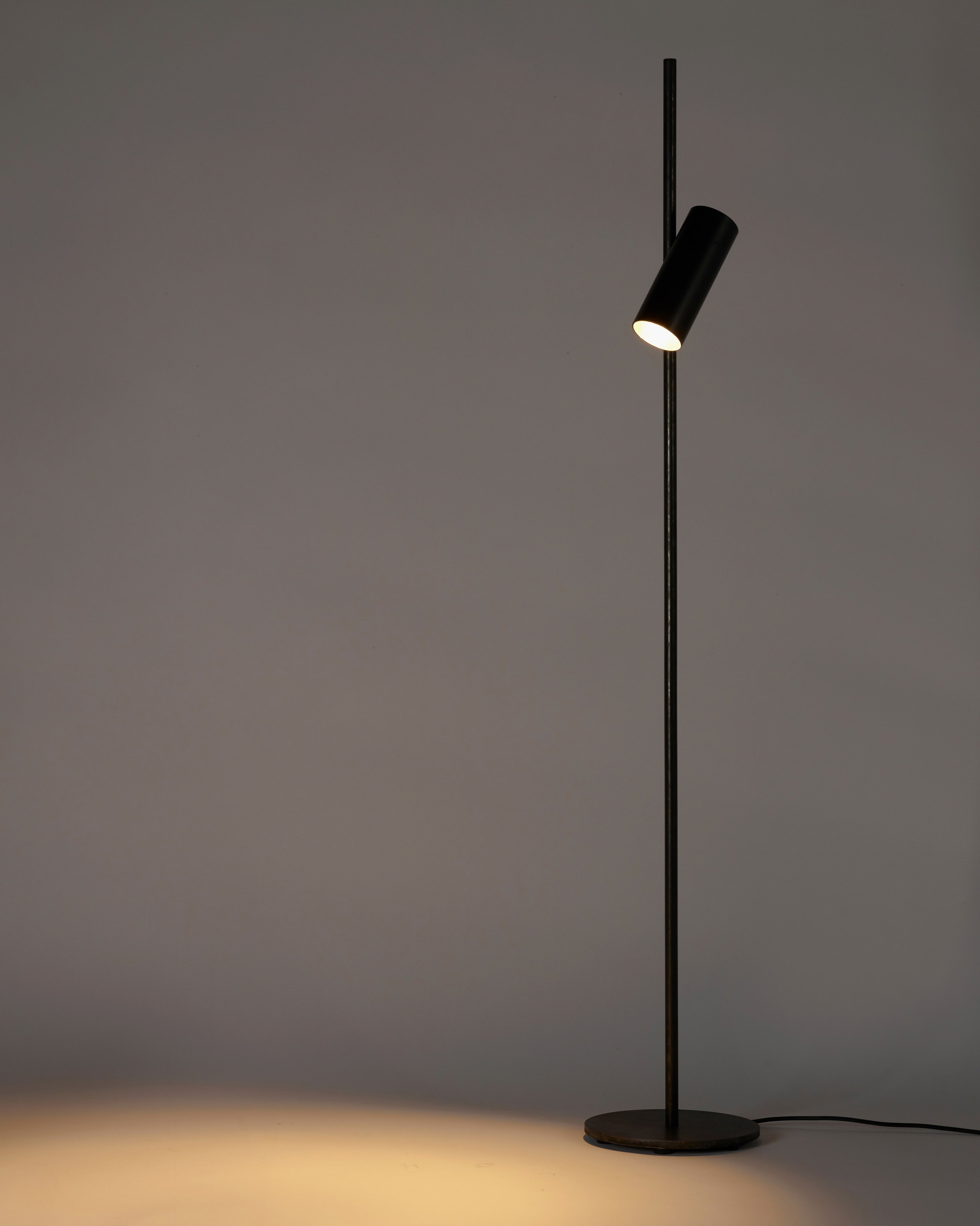 Serax Sofisticato NR.15 stojací lampa černá 140 cm
