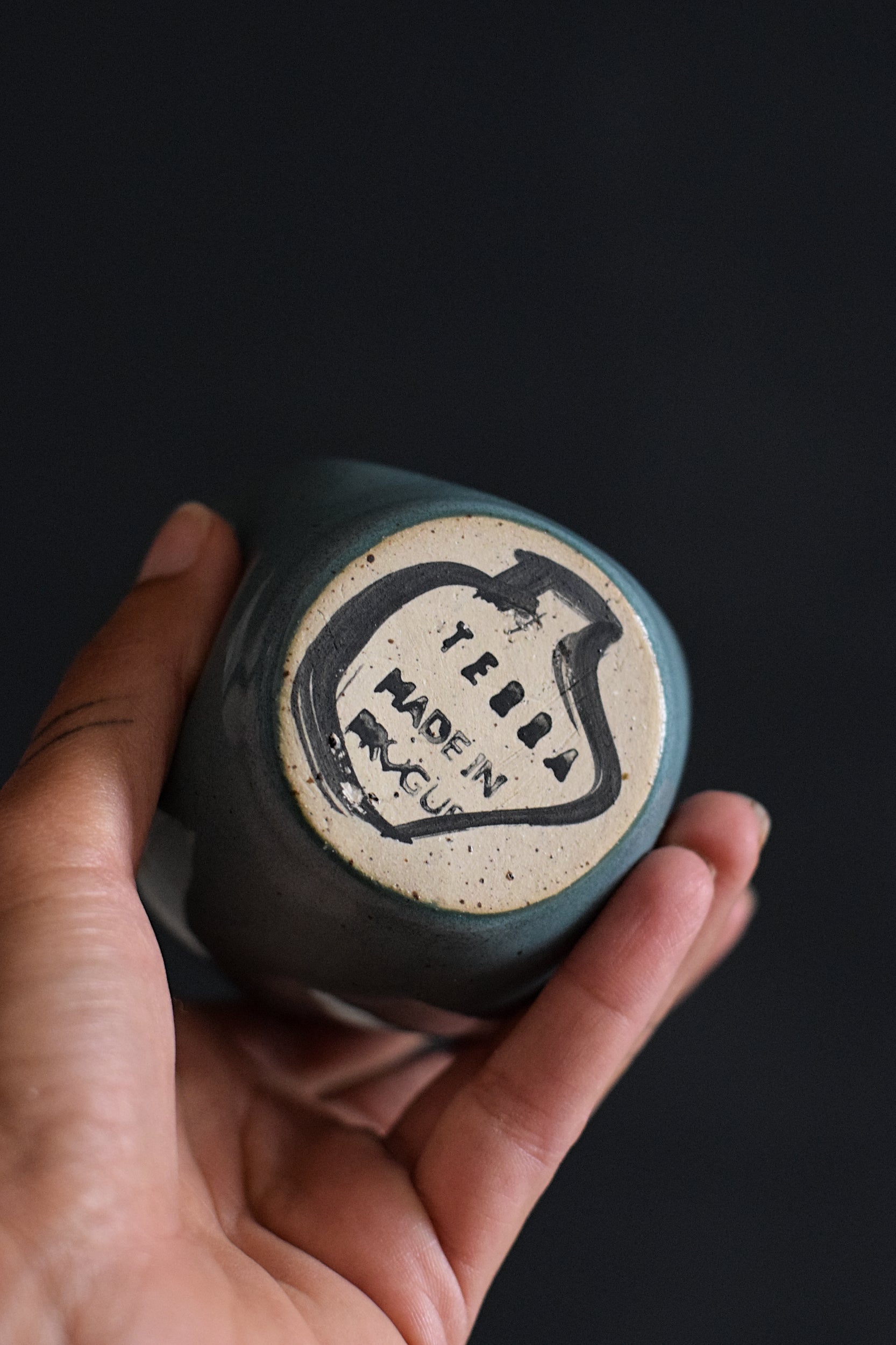 Terra Ceramics Prague Ziggy hrnek 300 ml zelený zlatá perla