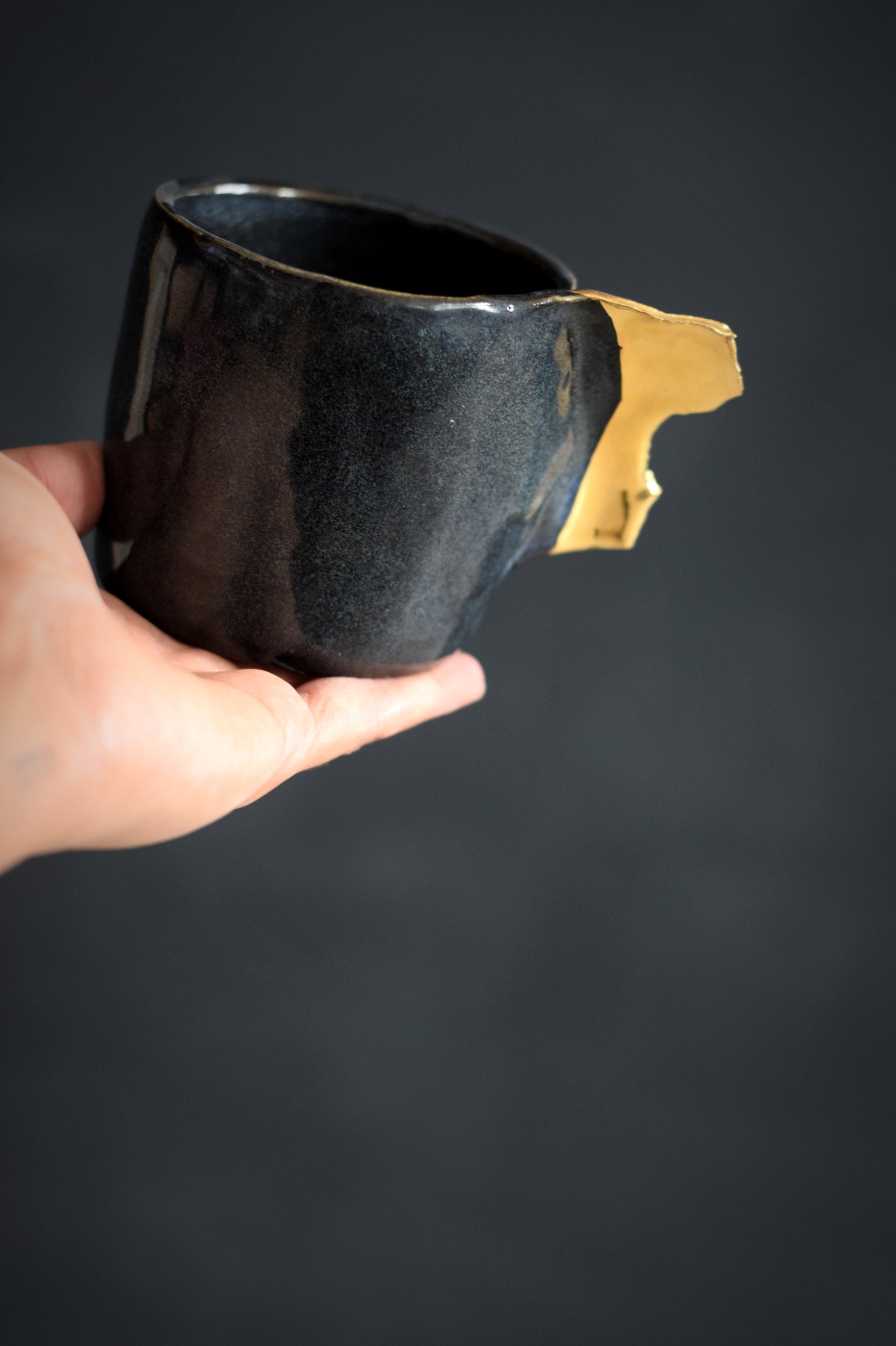 Terra Ceramics Enya hrnek 300 ml půlnoční modrá