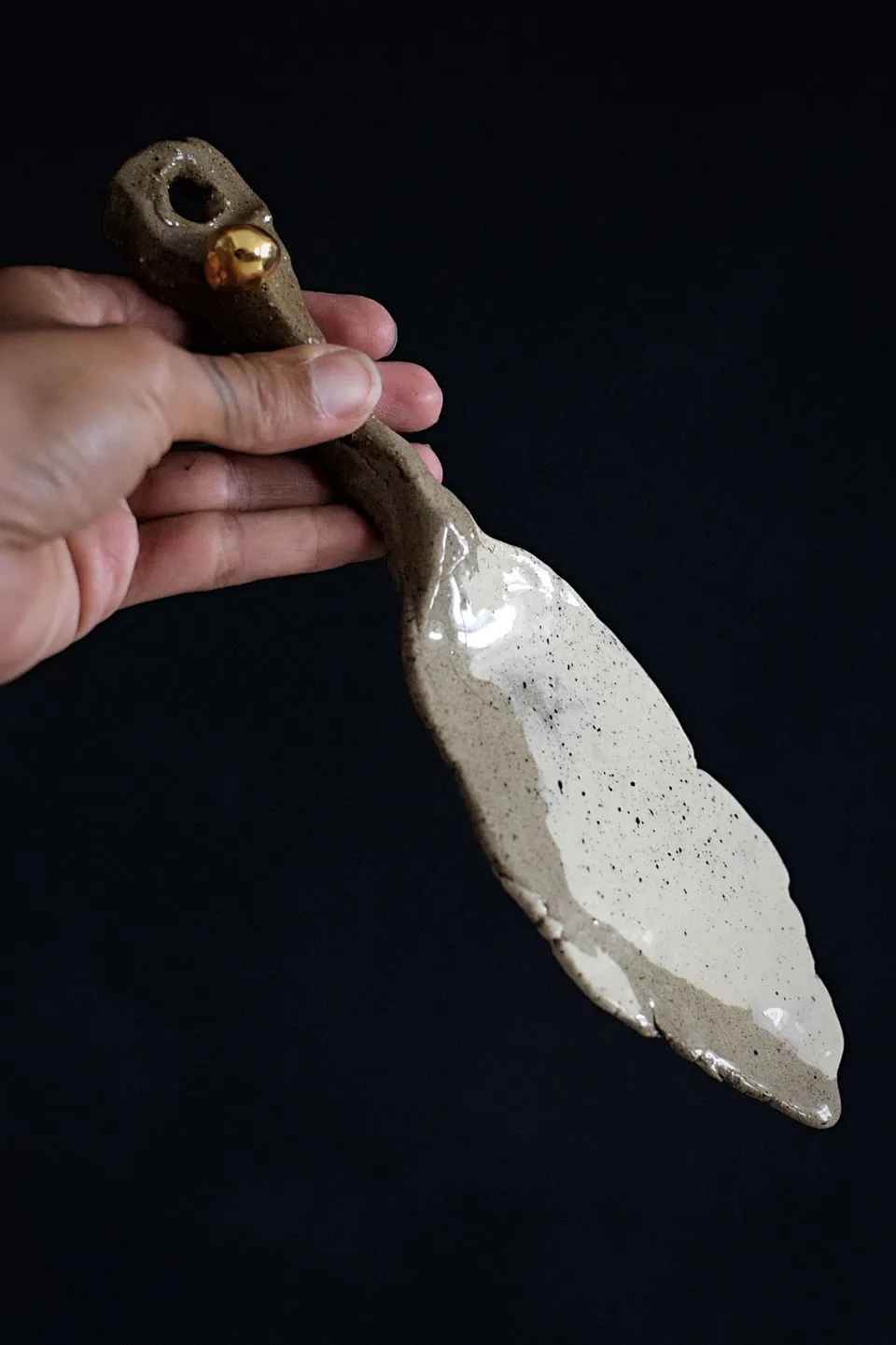 Terra Ceramics Prague Fany lopatka na dort se zlatou perlou