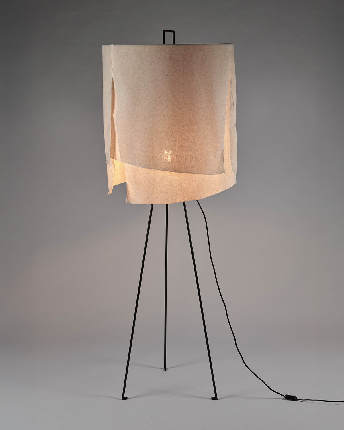 Serax Nomad stojací lampa L černo-béžová len