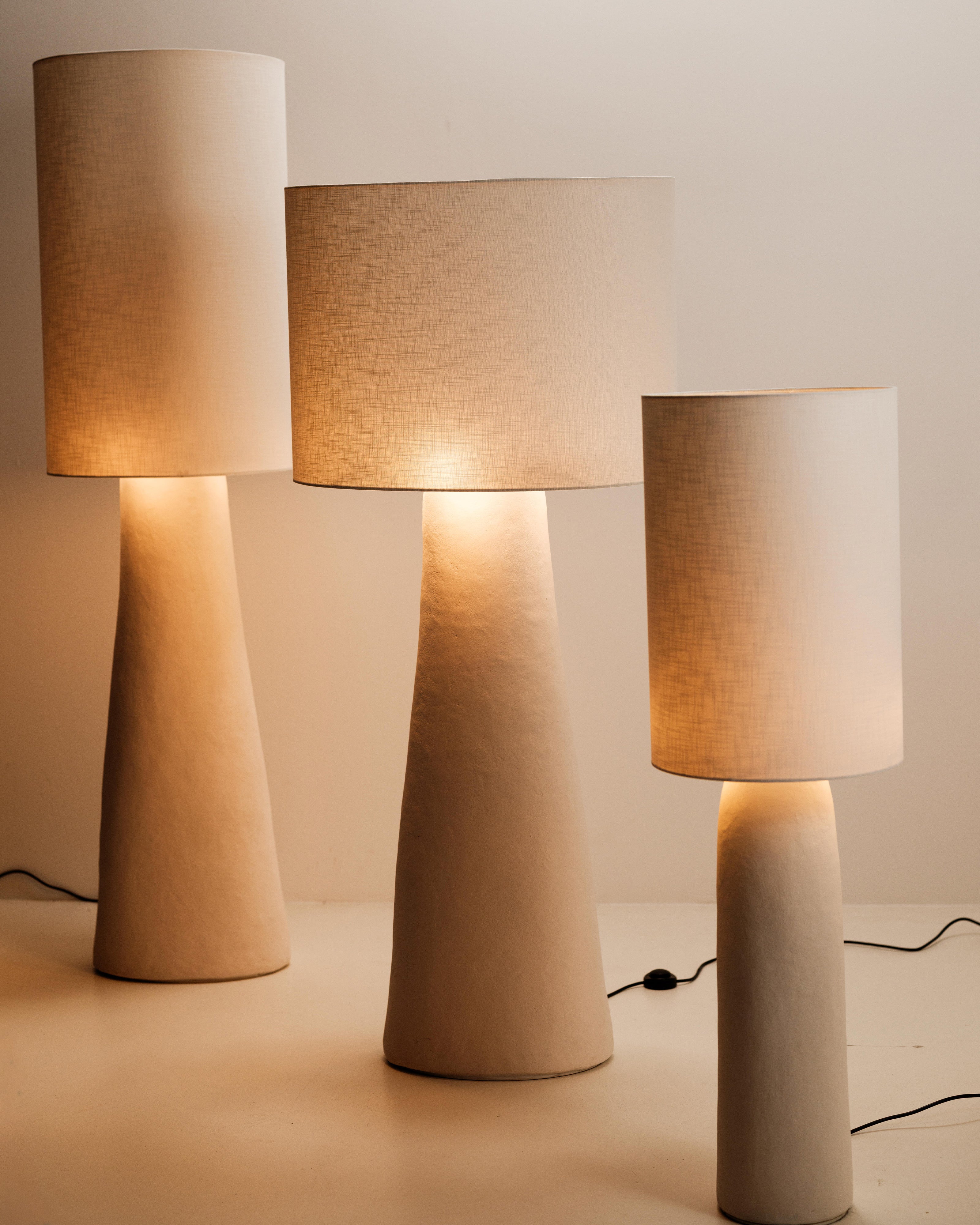 Serax Earth 03 stojací lampa bílá papír-mâché