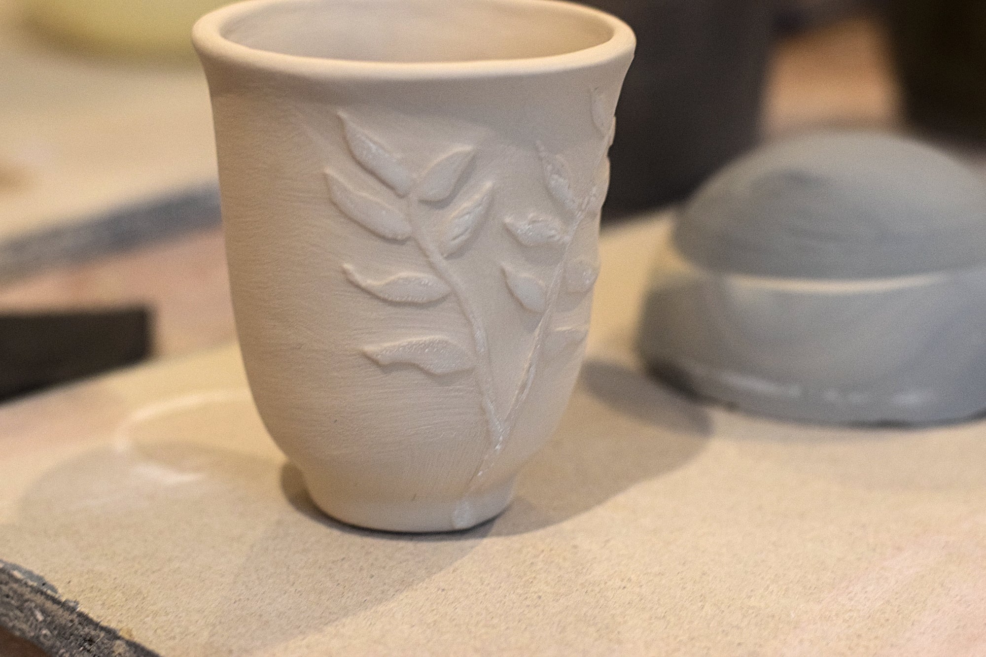 Terra Ceramics Prague kurz porcelán hrnky 8.3.25 začátečníci