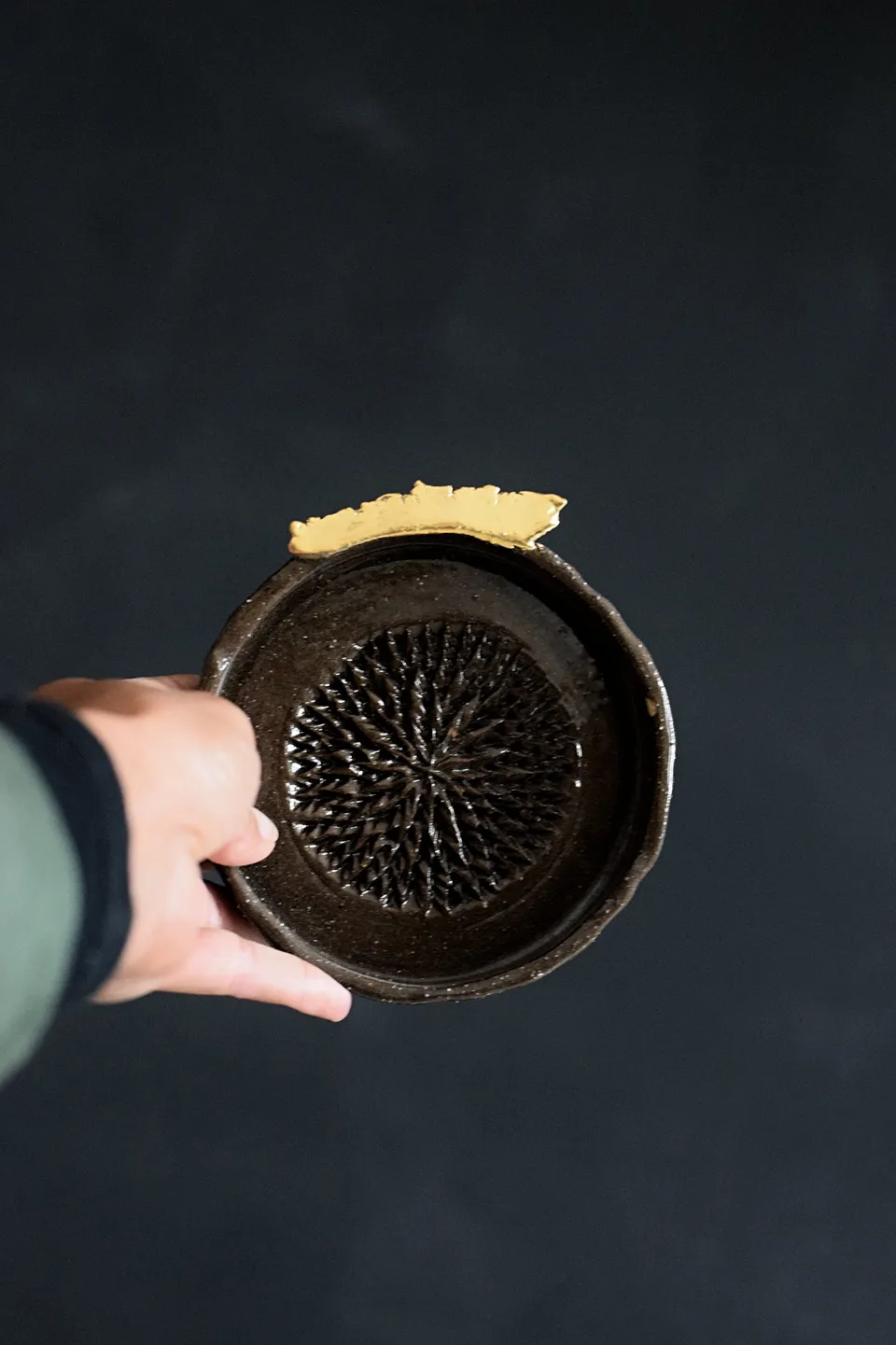 Terra Ceramics Prague Gali Dark Chocolate struhadlo na česnek