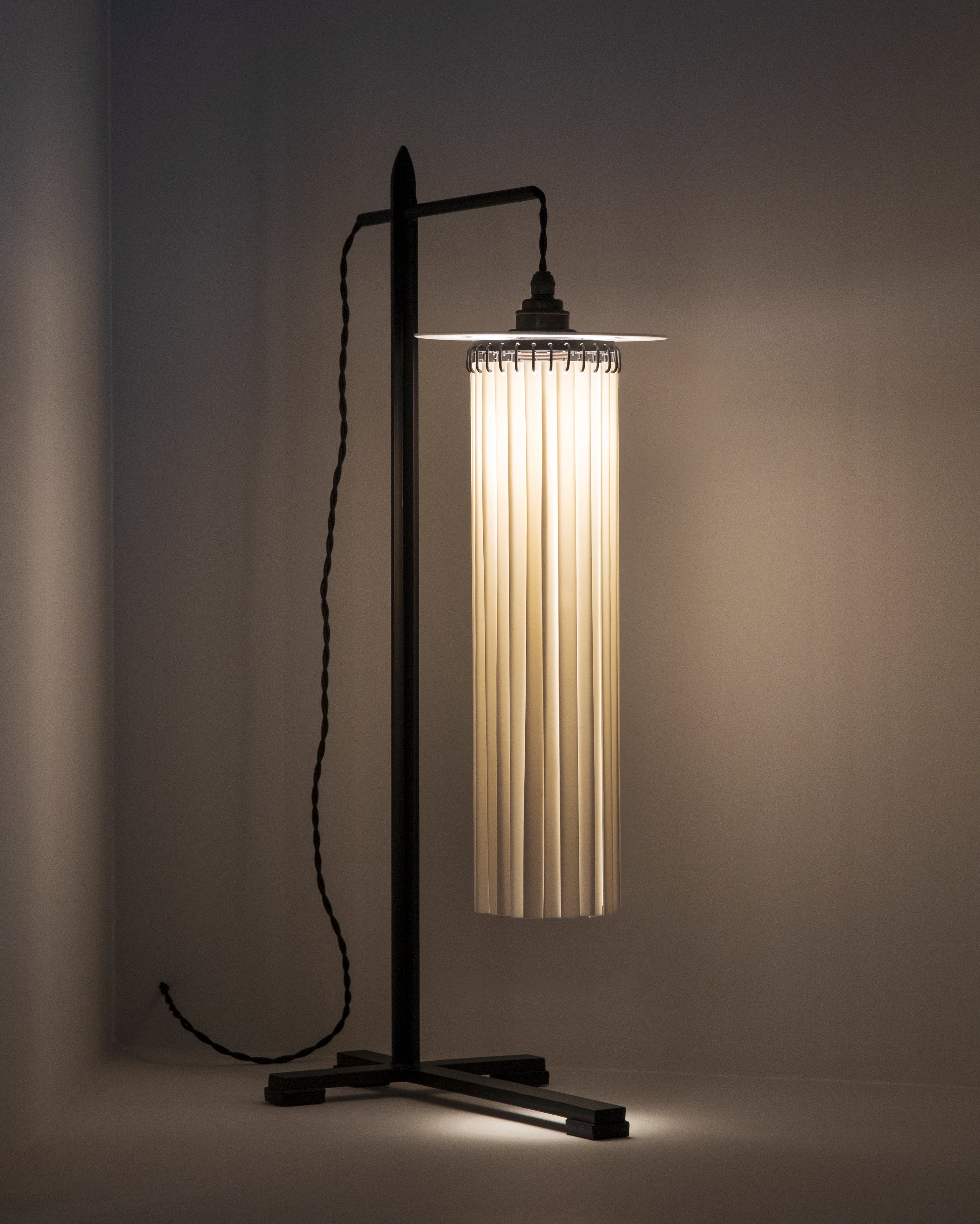 Serax Olga 4 stolní lampa černobílá porcelán