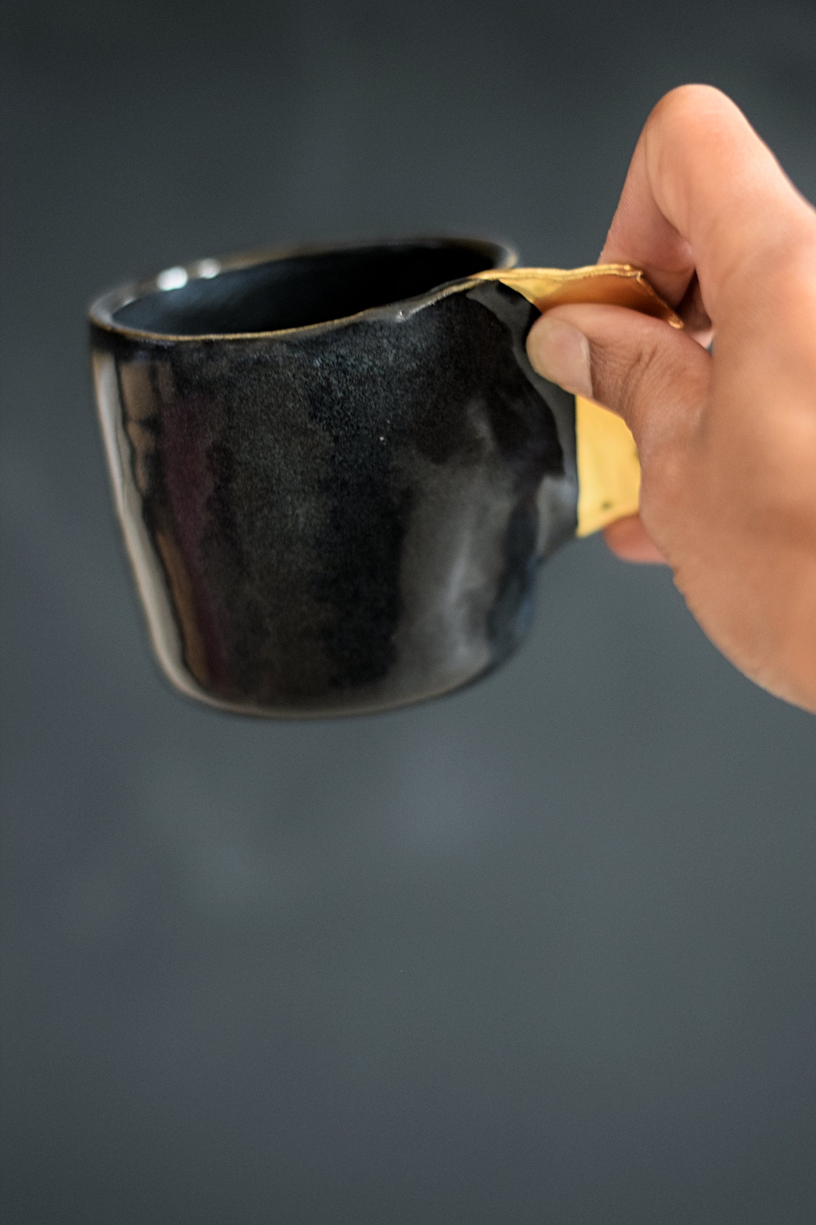 Terra Ceramics Enya hrnek 300 ml půlnoční modrá