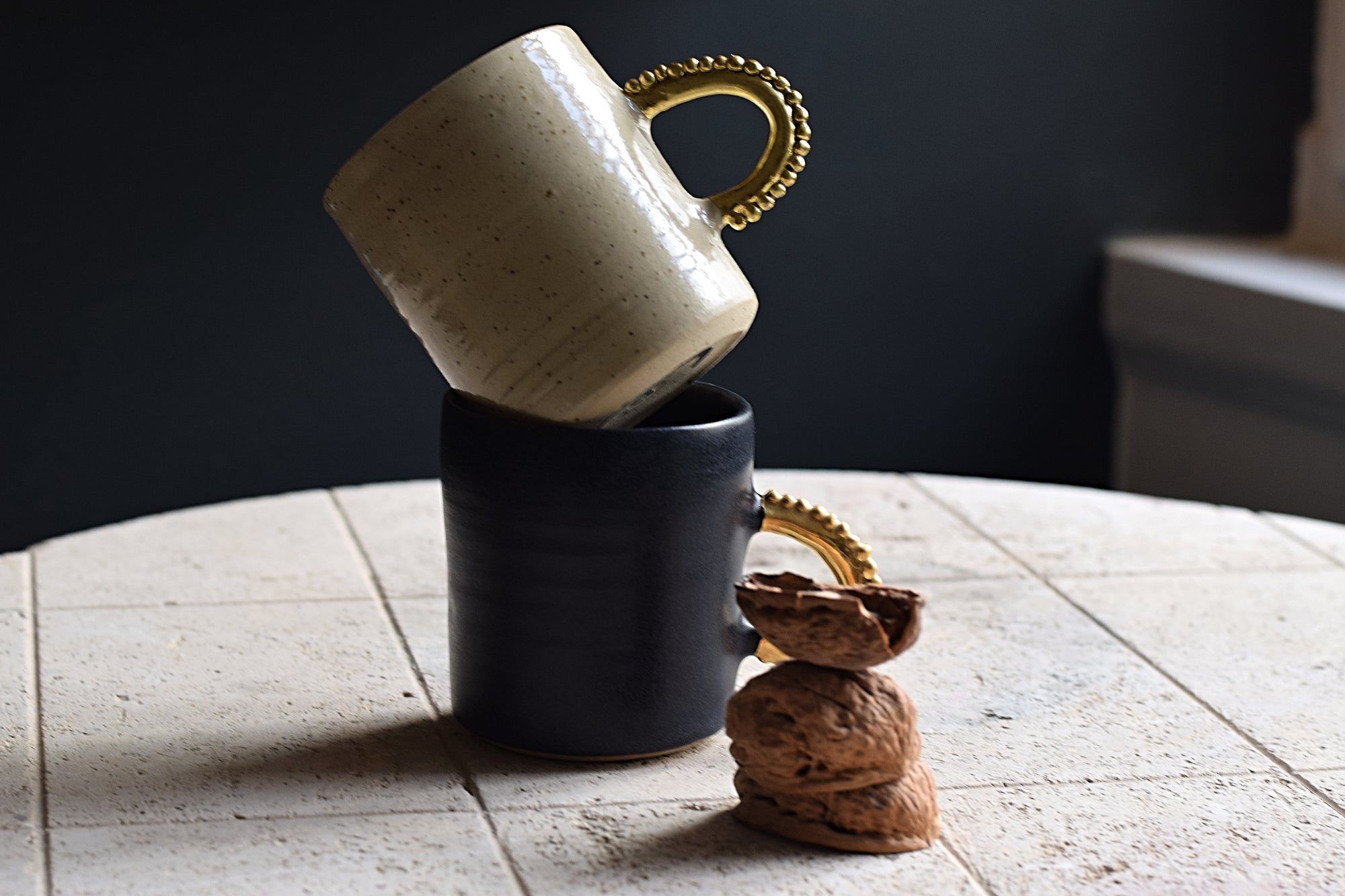 Terra AYA Gold Pearls Handle hrnek 350 ml černý zlato