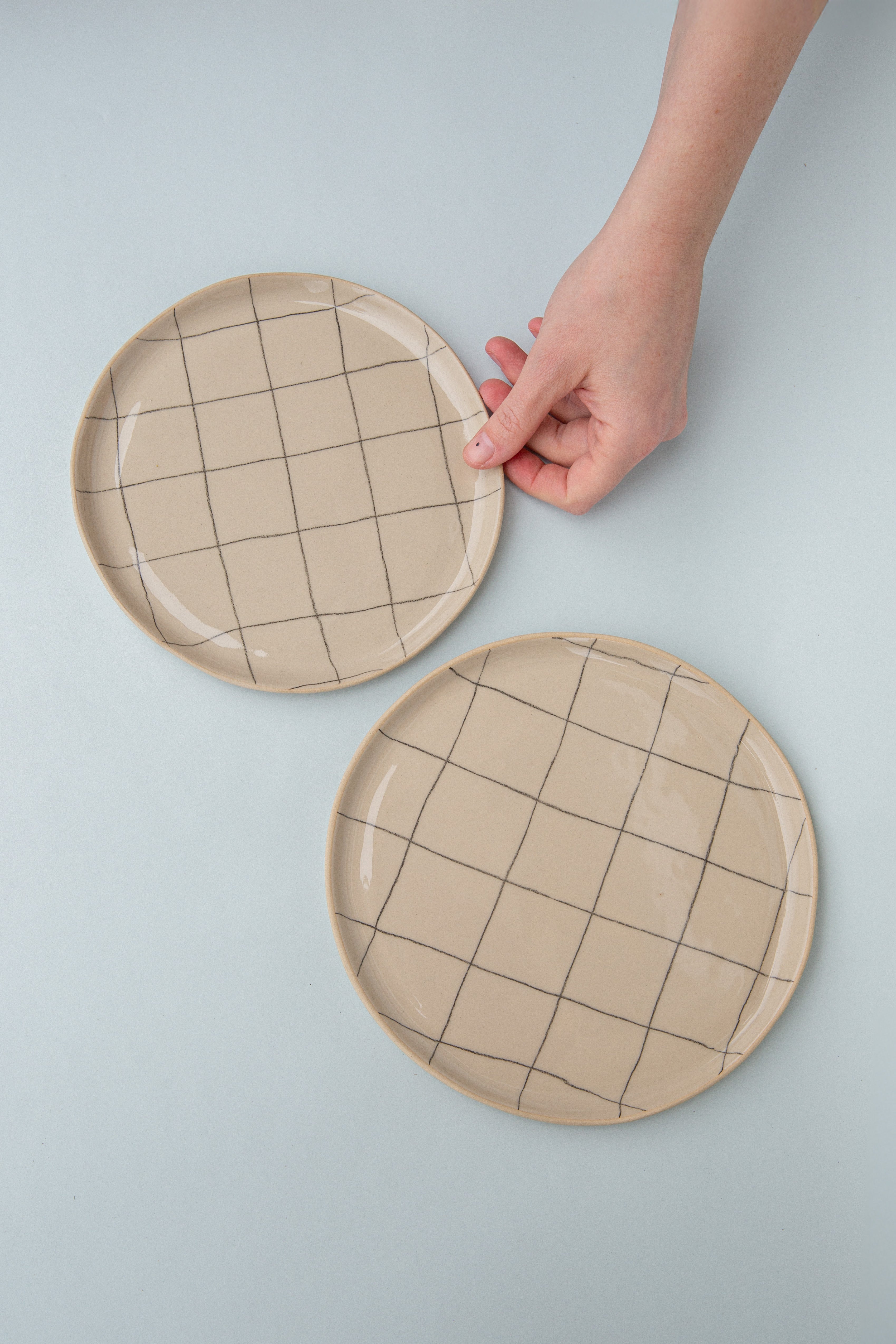 Engoba Světlá mřížka talíř 22 cm keramika
