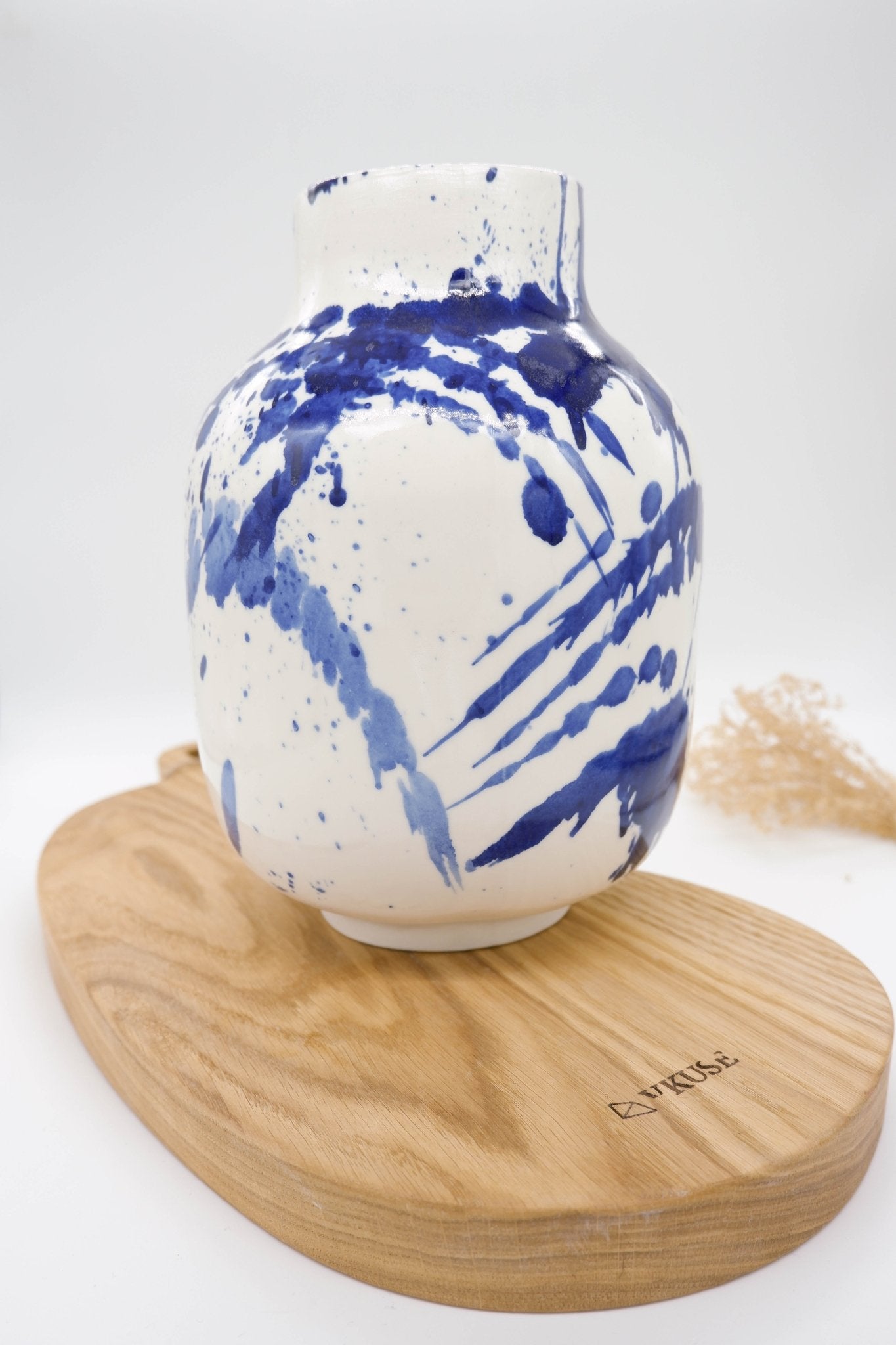 VKUSE Calla Kobalt váza XL 27 cm porcelánová
