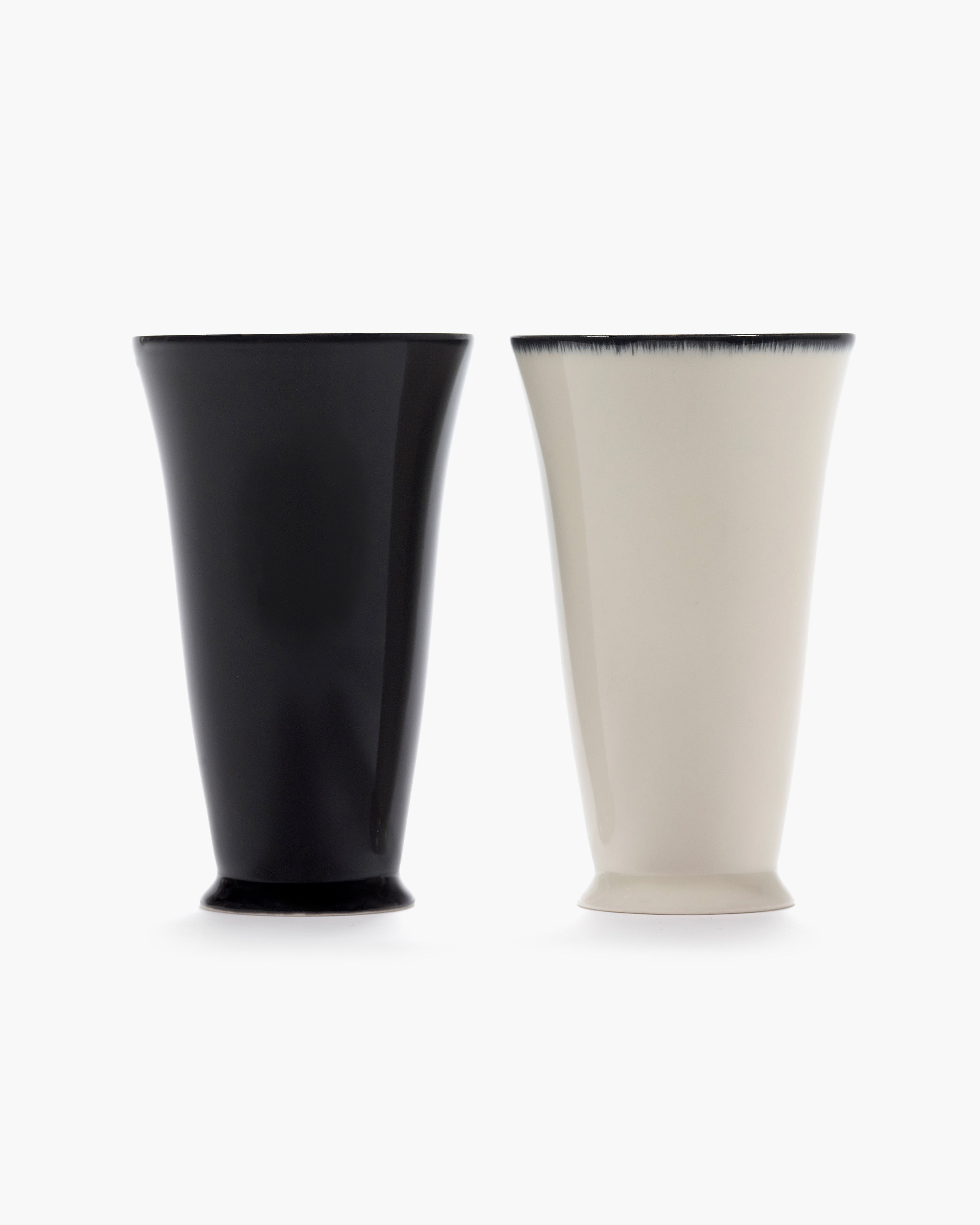 Serax Dé hrnek Variation A bílo-černý porcelán